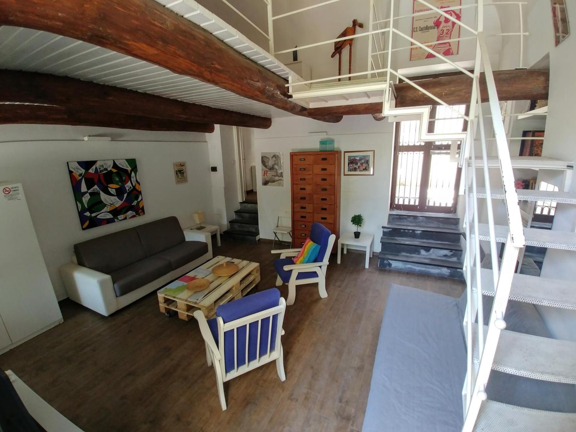 Communal lounge/ TV room