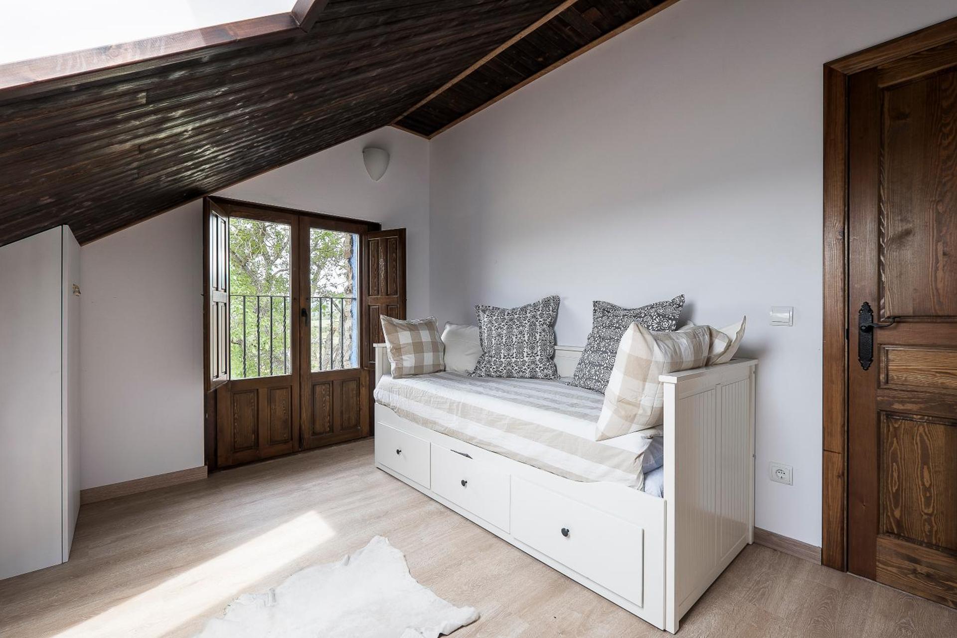 Apartment with Mountain View