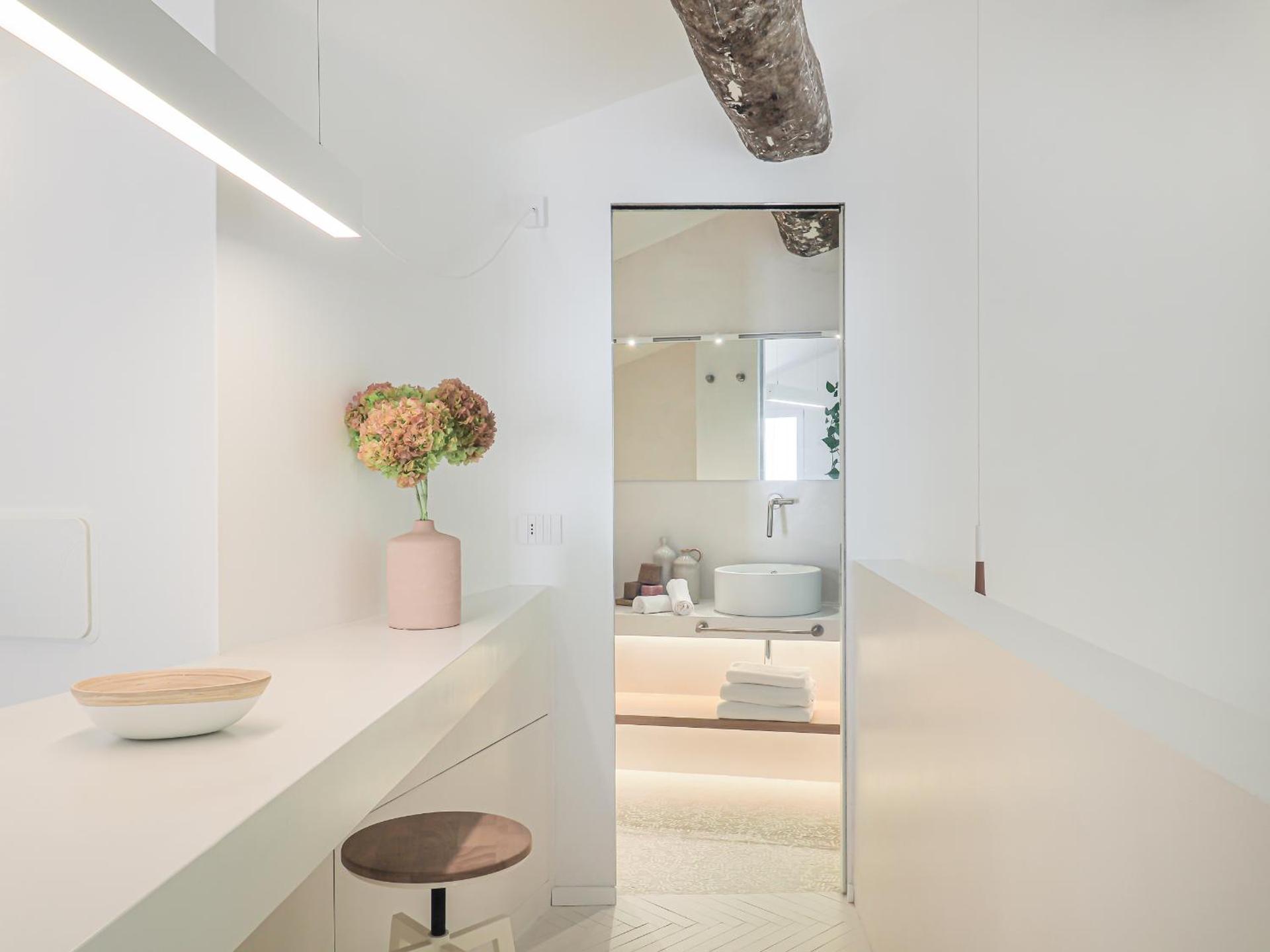 Dreamers Sea View - White and Green