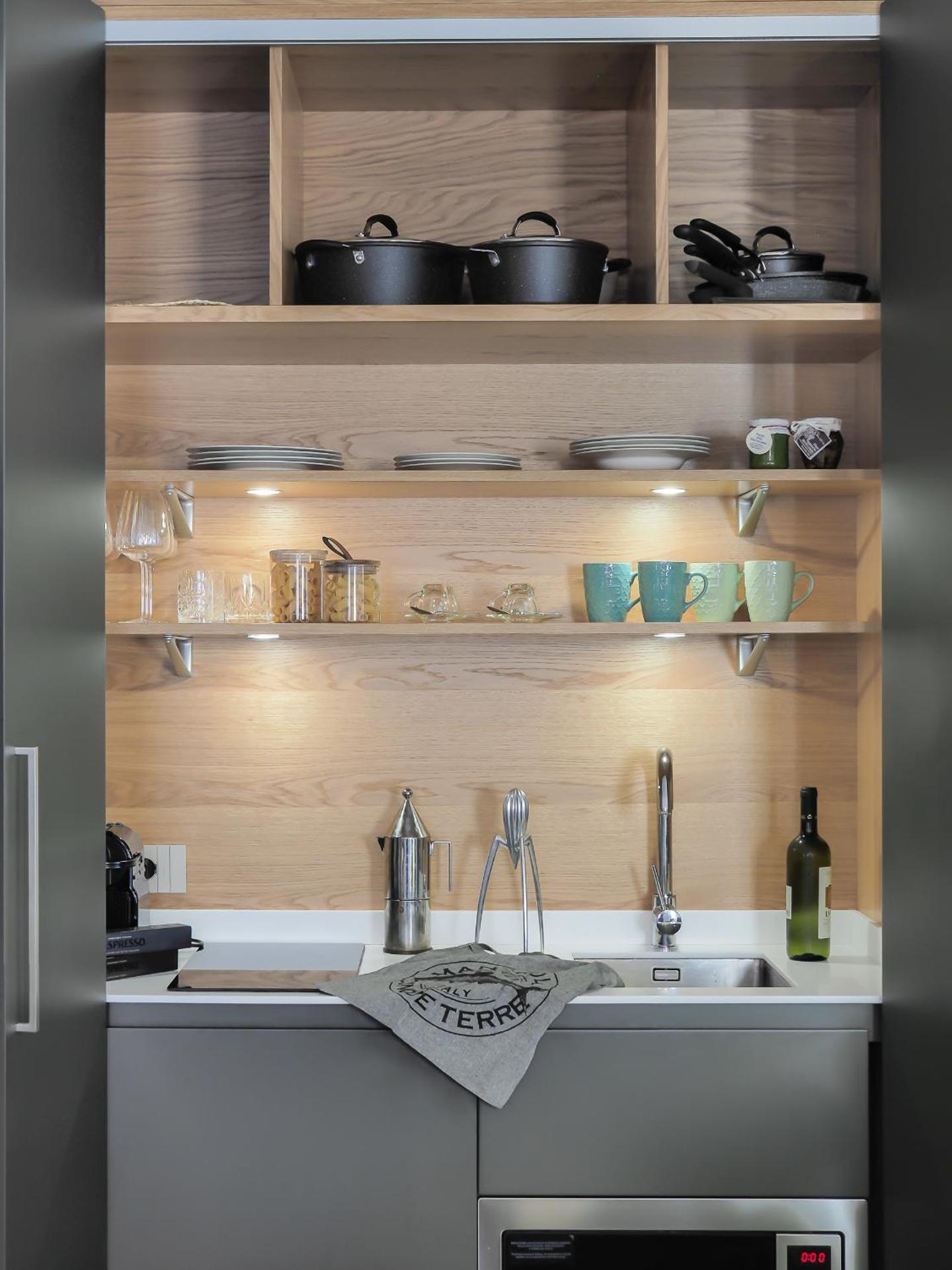 Dreamers Sea View - White and Green