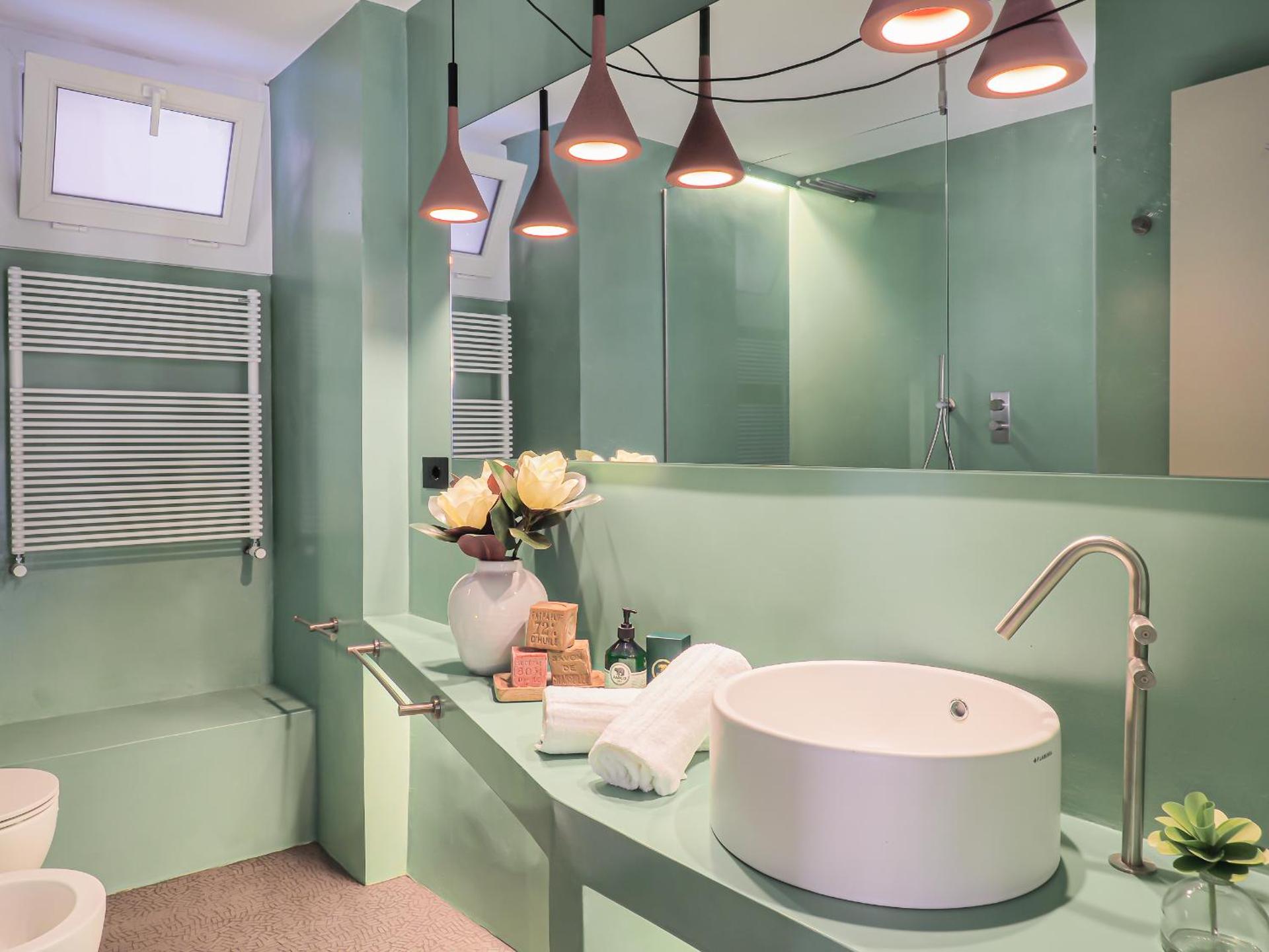 Dreamers Sea View - White and Green