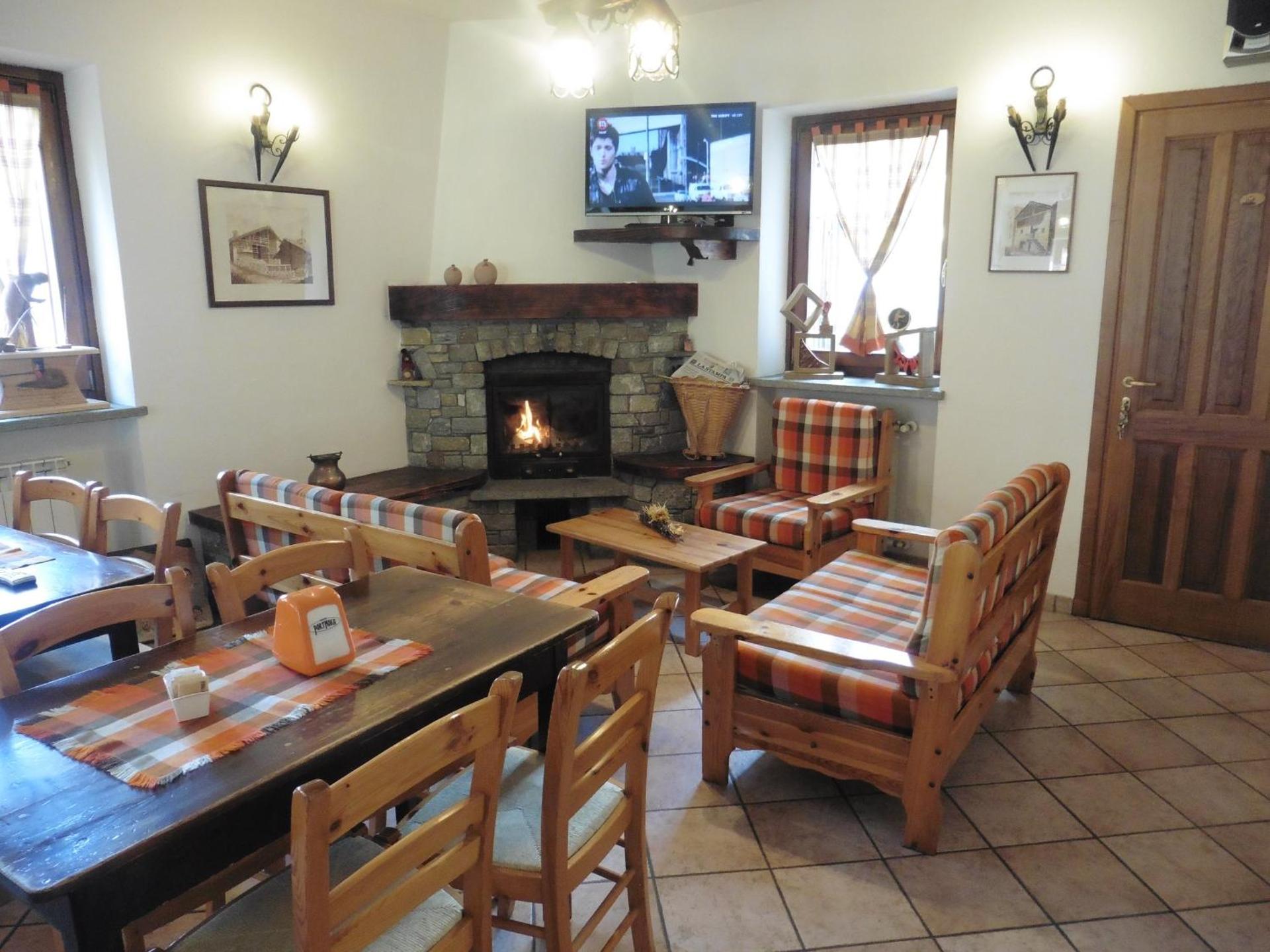 Communal lounge/ TV room