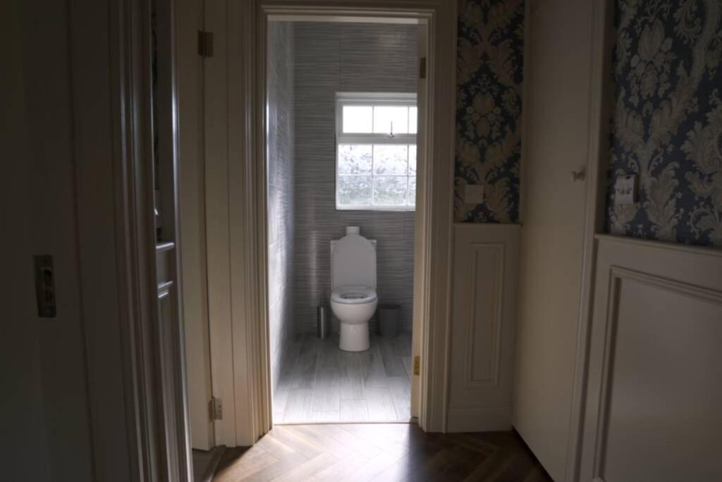 Sunrise Cottage on shores off Lough Gowna