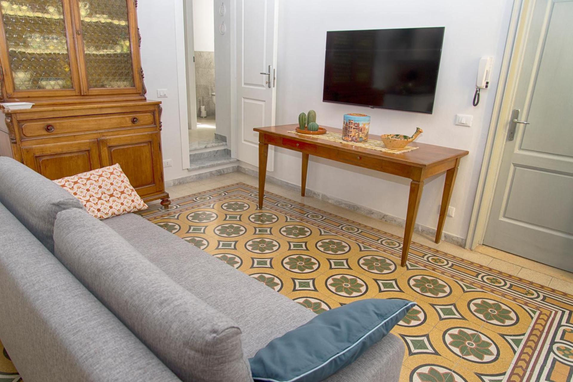 Communal lounge/ TV room