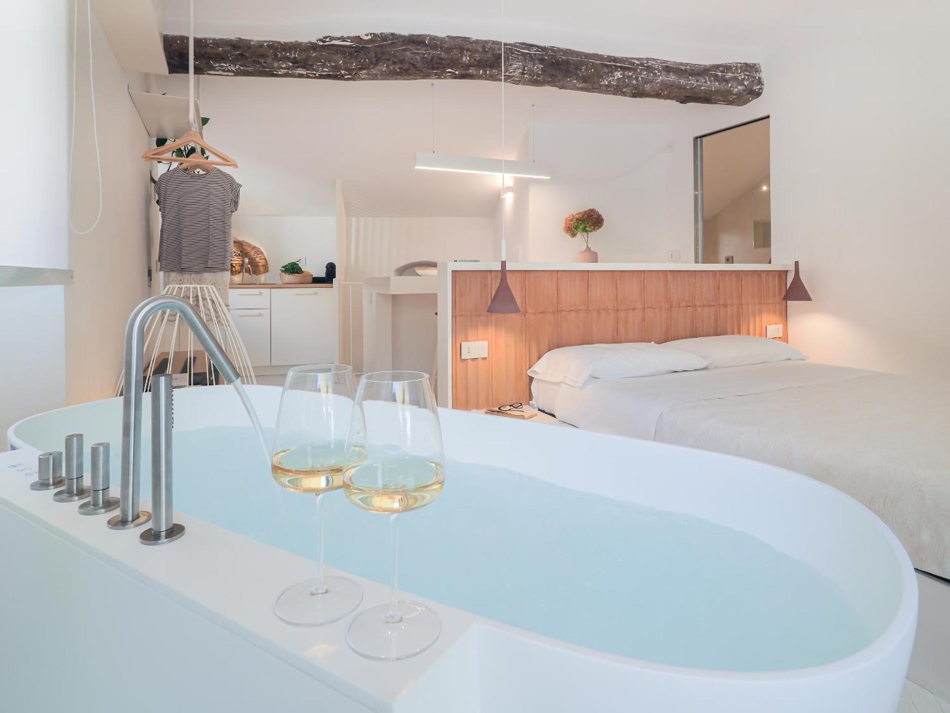 Dreamers Sea View - White and Green