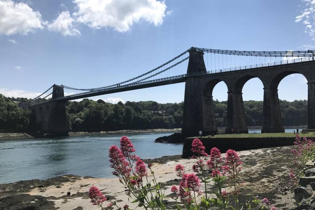 Apartment with stunning views of Menai Strait.