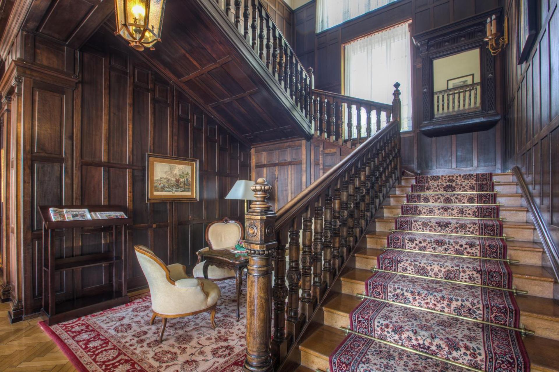 Communal lounge/ TV room