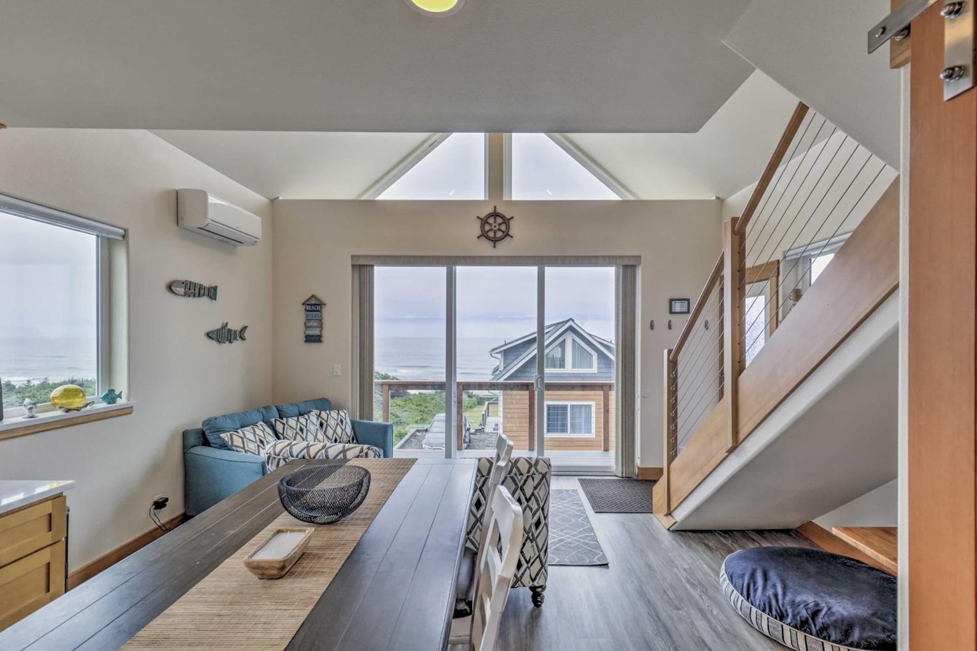 Walk to Beach! Chic Yachats Gem with Private Balcony