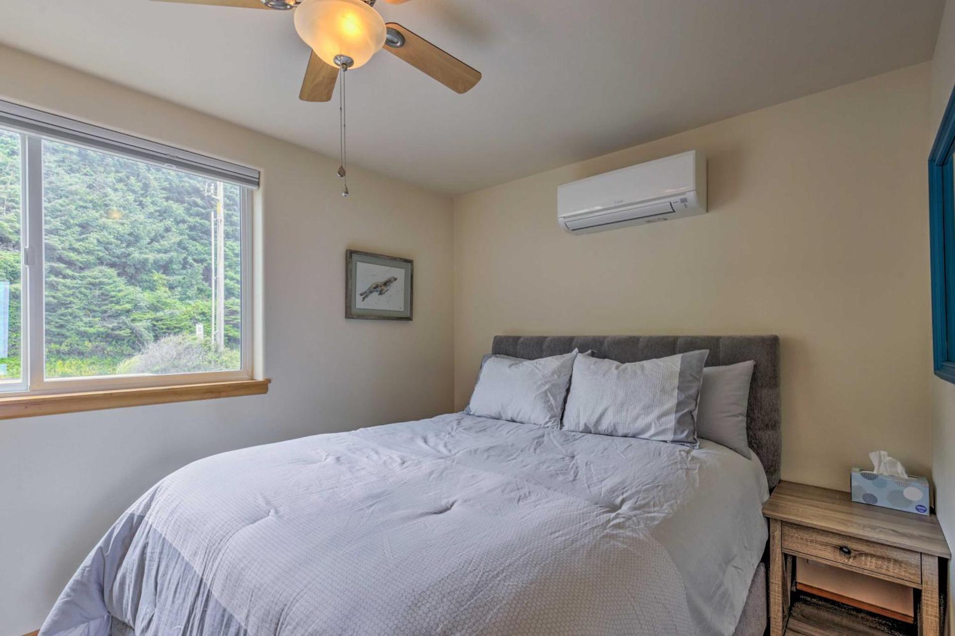 Walk to Beach! Chic Yachats Gem with Private Balcony