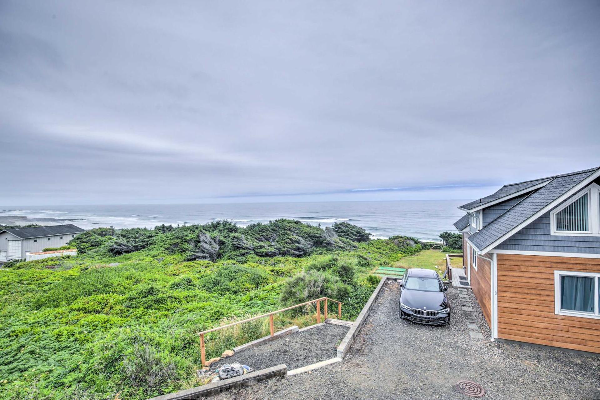 Walk to Beach! Chic Yachats Gem with Private Balcony