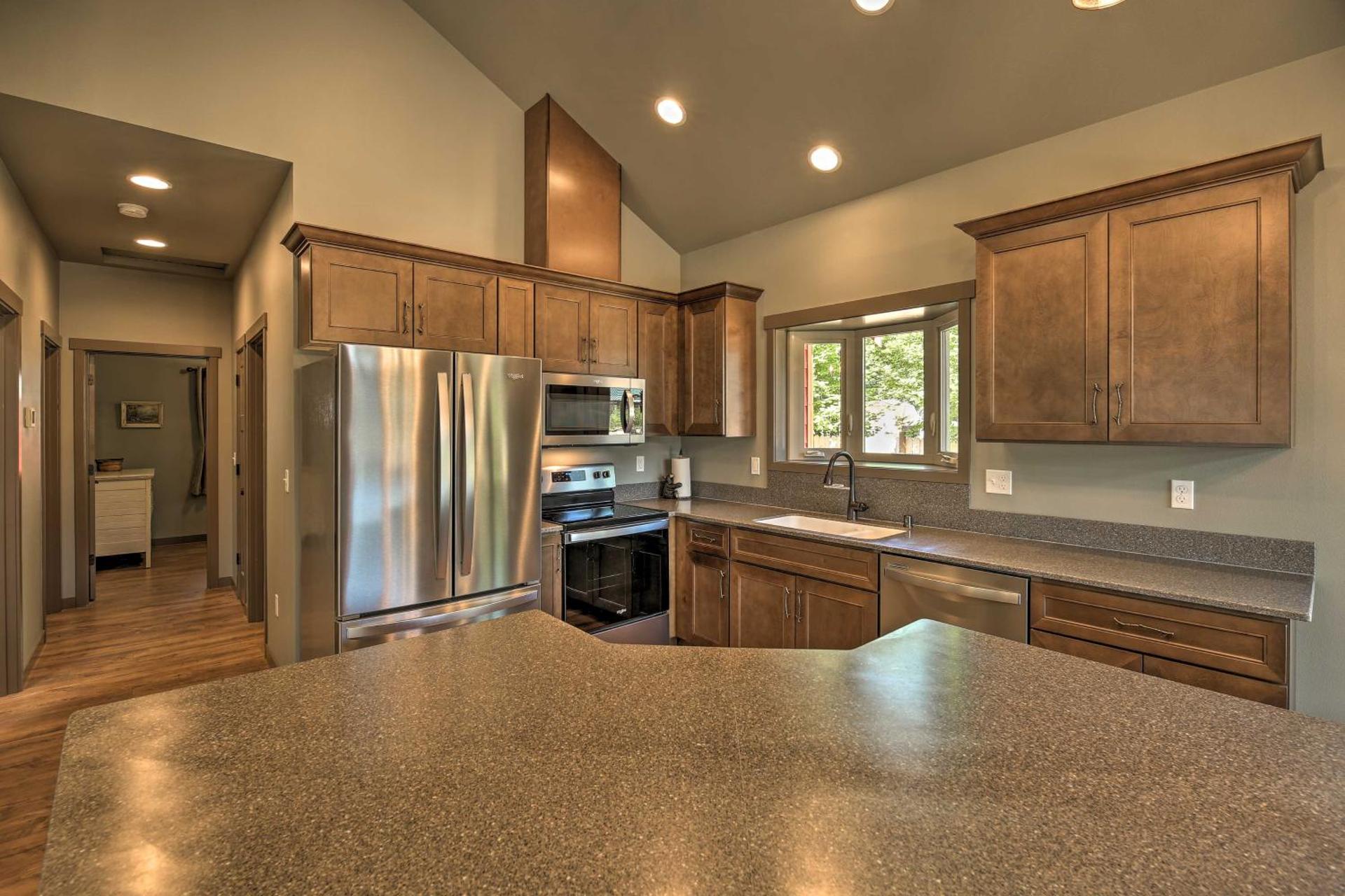 Rustic Cabin Near Mt Rainier Fire Pit and BBQ!