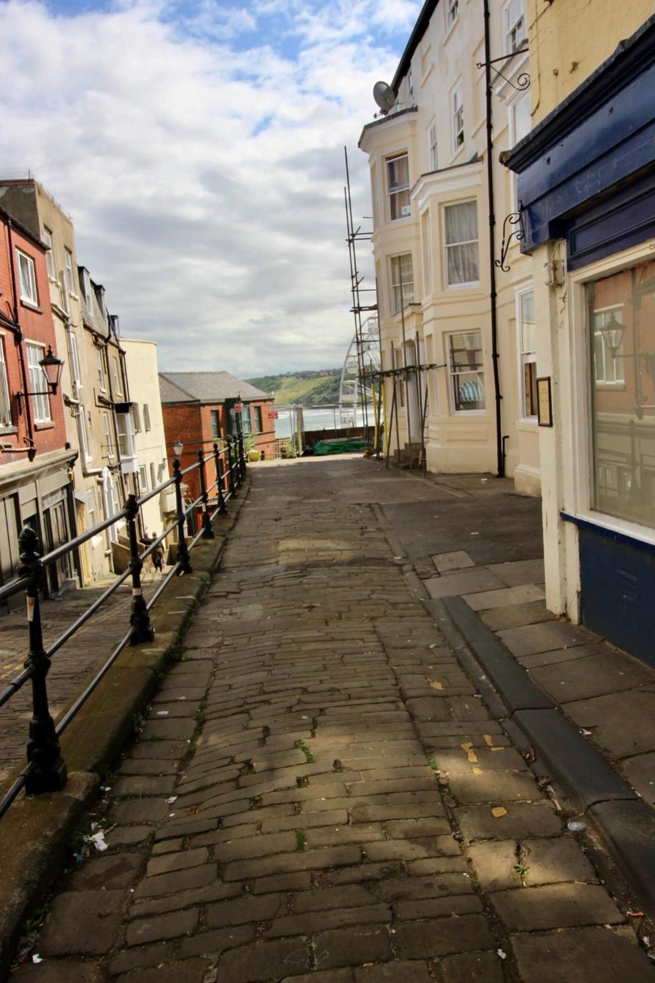 Lighthouse View - Amazing sea and beach view - Free Sky TV including Sports and Movies - Fast WIFI - Free Private Parking