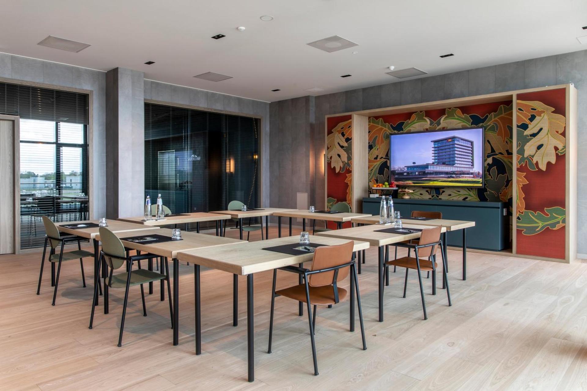 Meeting/conference room