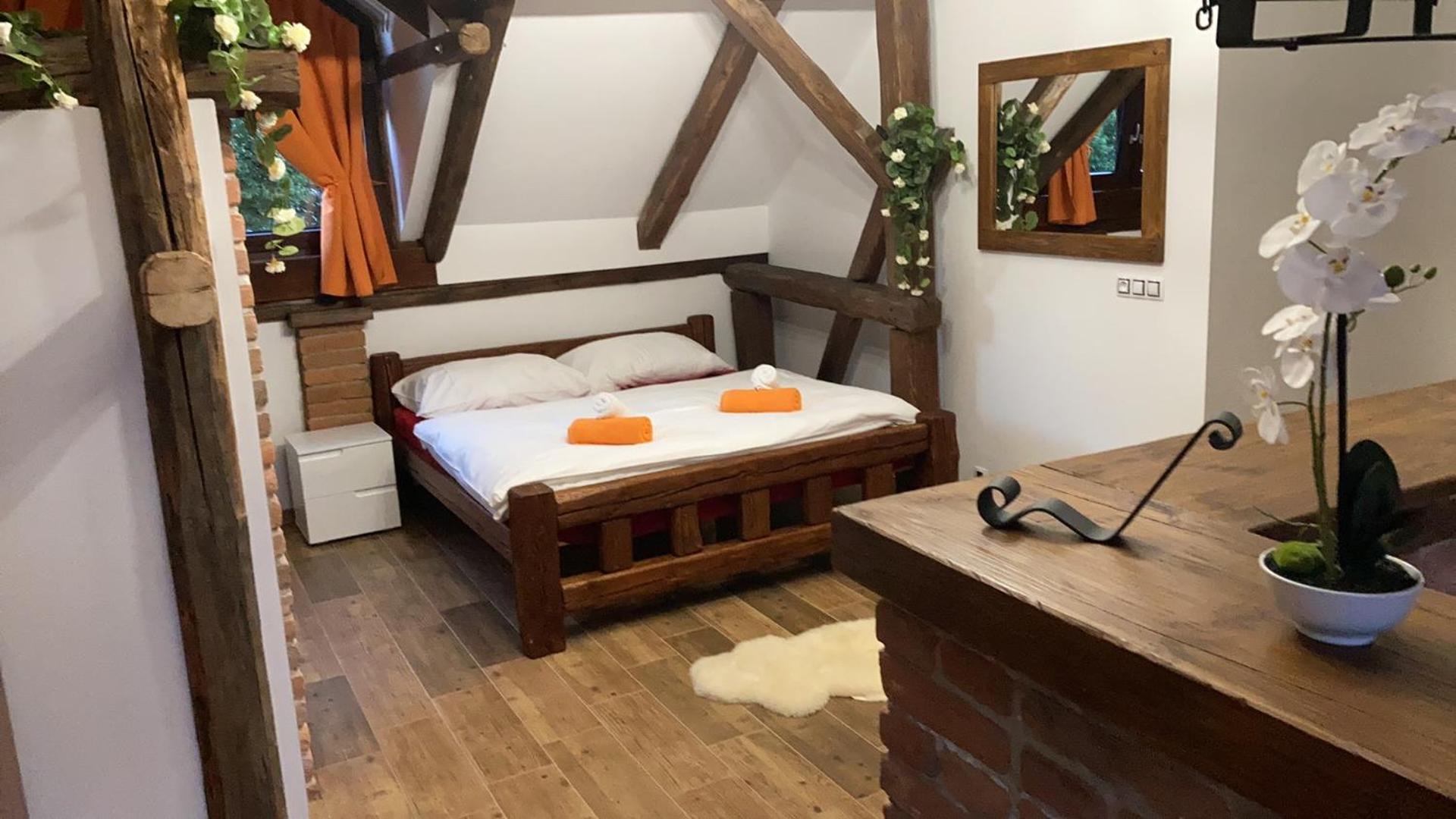 Apartmanový dům 13 Podkroví 1