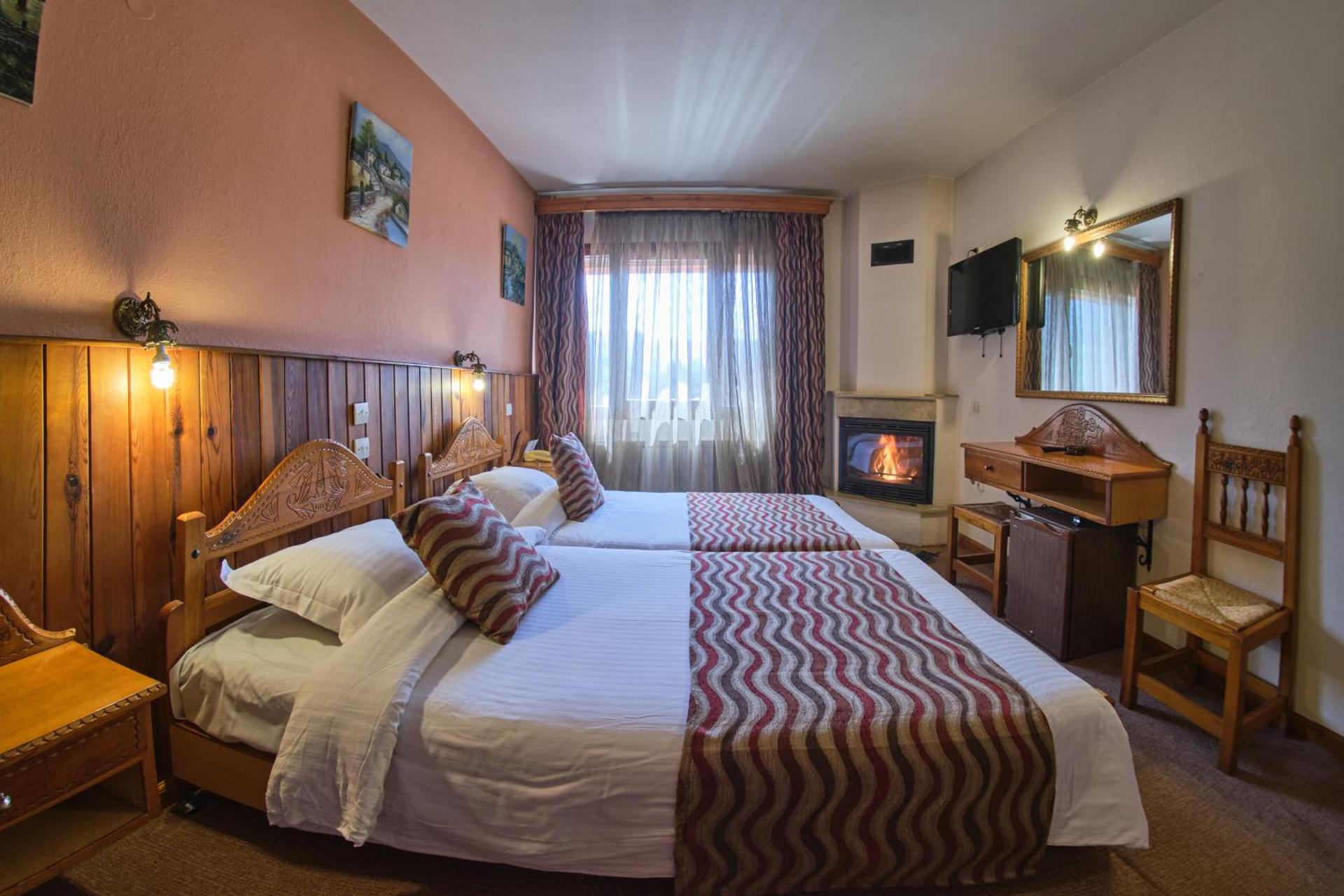 Twin Room with Mountain View, Hydromassage Shower and Fireplace