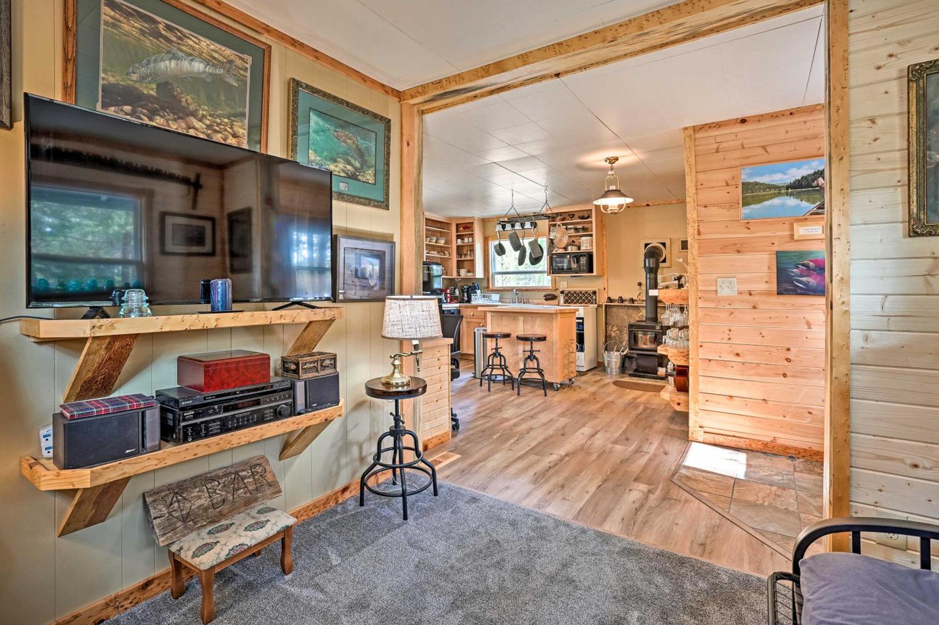 High Lakes Hideaway La Pine Fishing Cabin!