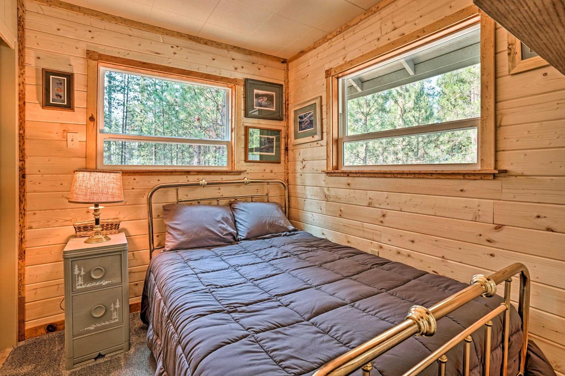 High Lakes Hideaway La Pine Fishing Cabin!