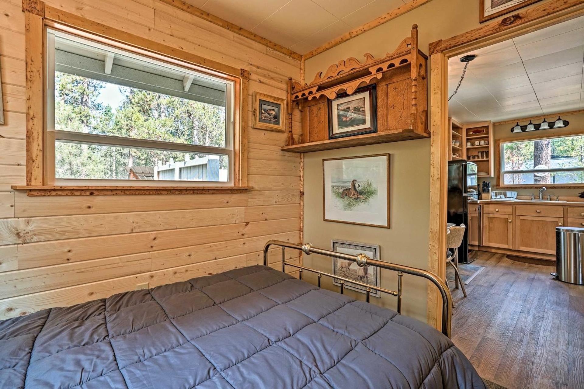 High Lakes Hideaway La Pine Fishing Cabin!