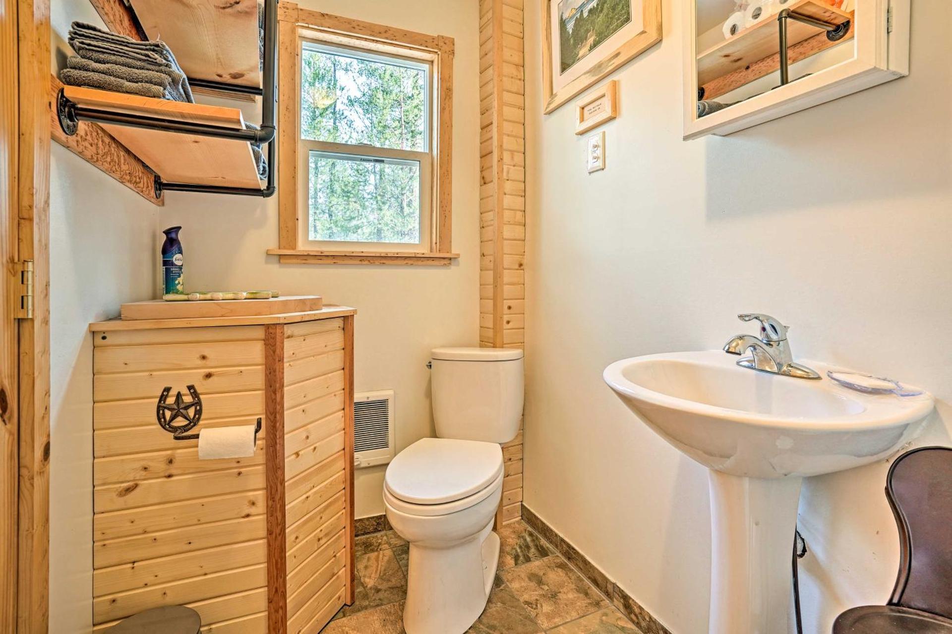 High Lakes Hideaway La Pine Fishing Cabin!