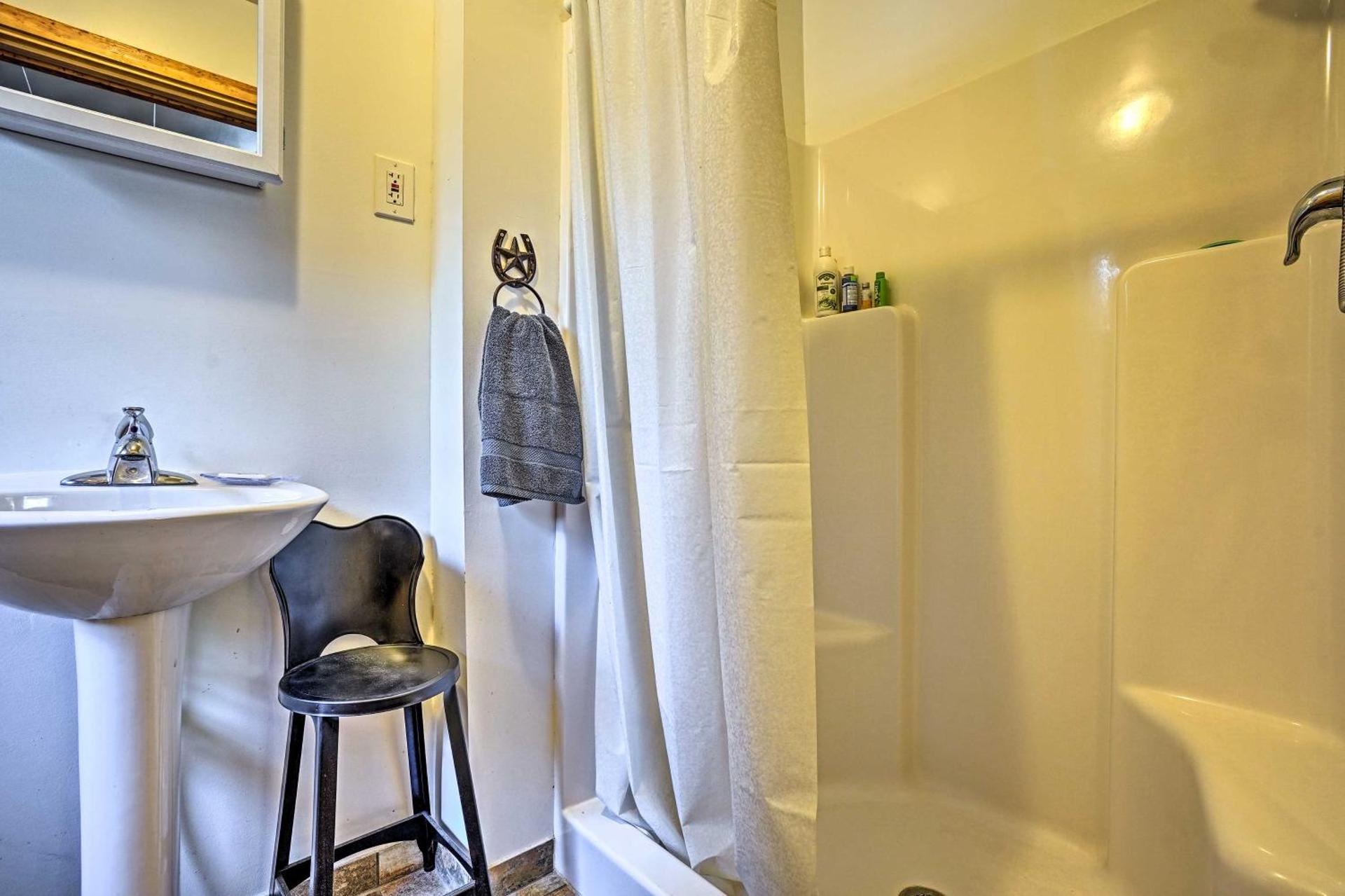 High Lakes Hideaway La Pine Fishing Cabin!