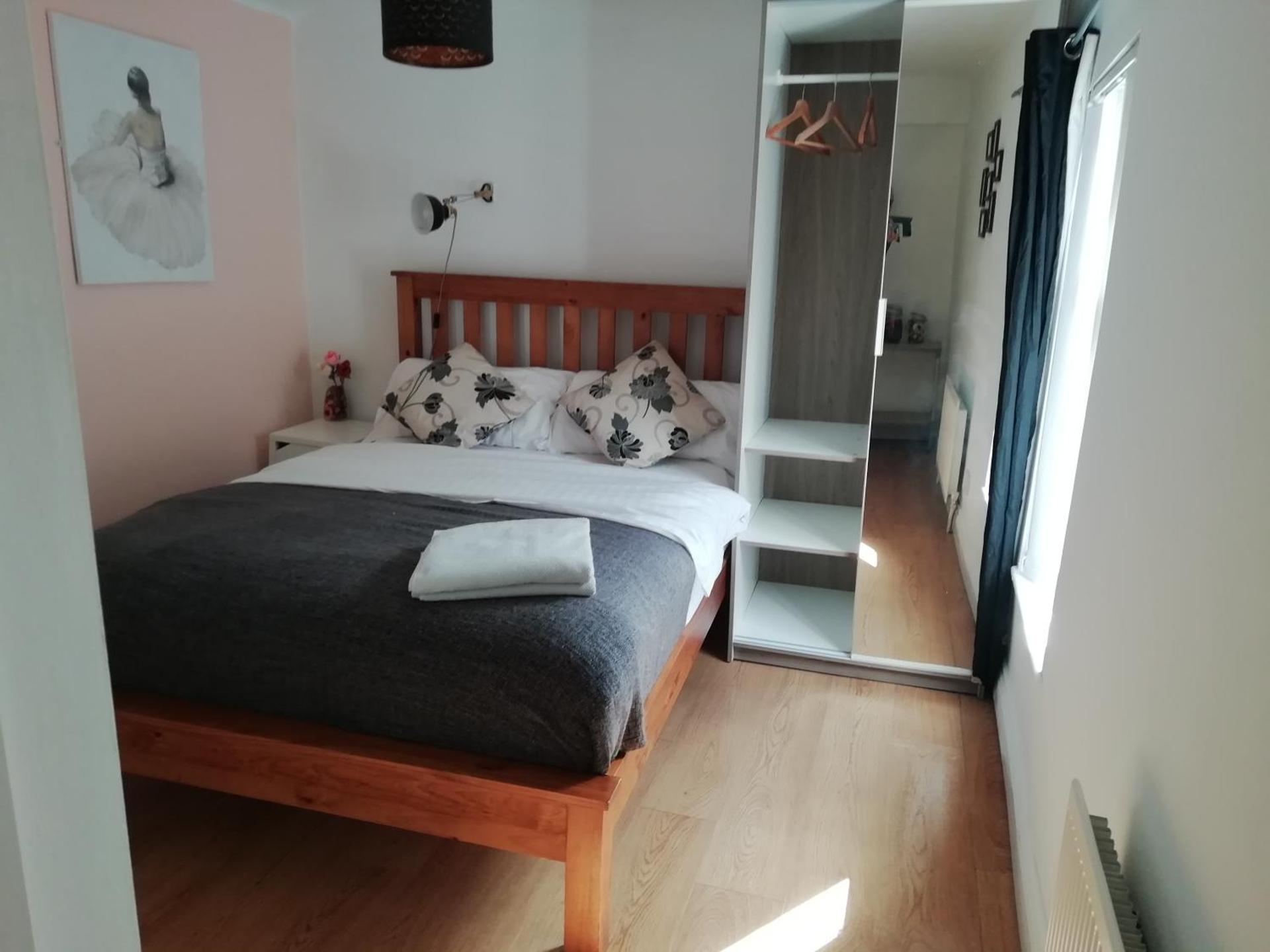 Big Yellow Door in Queens Quarter