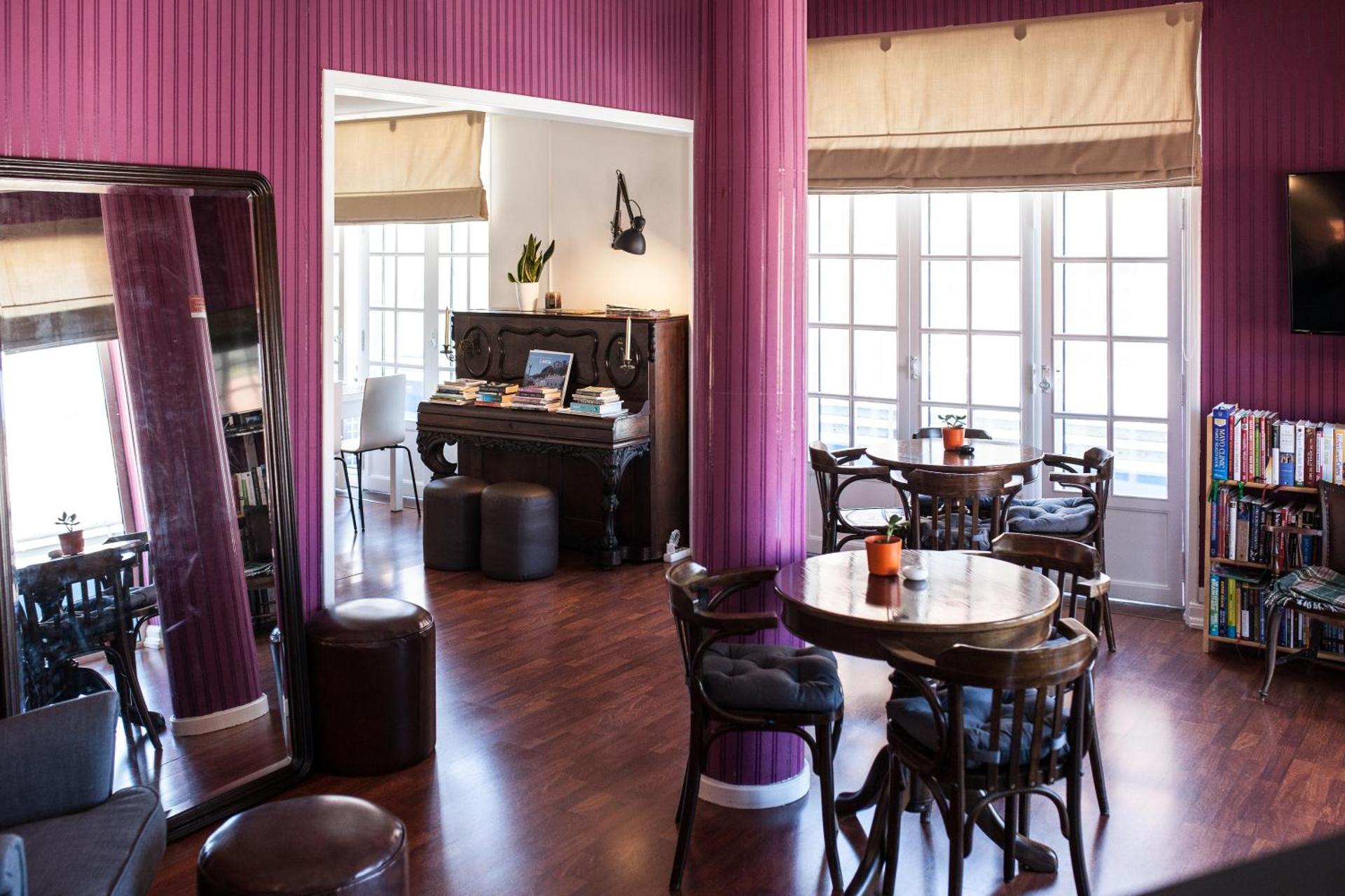 Communal lounge/ TV room