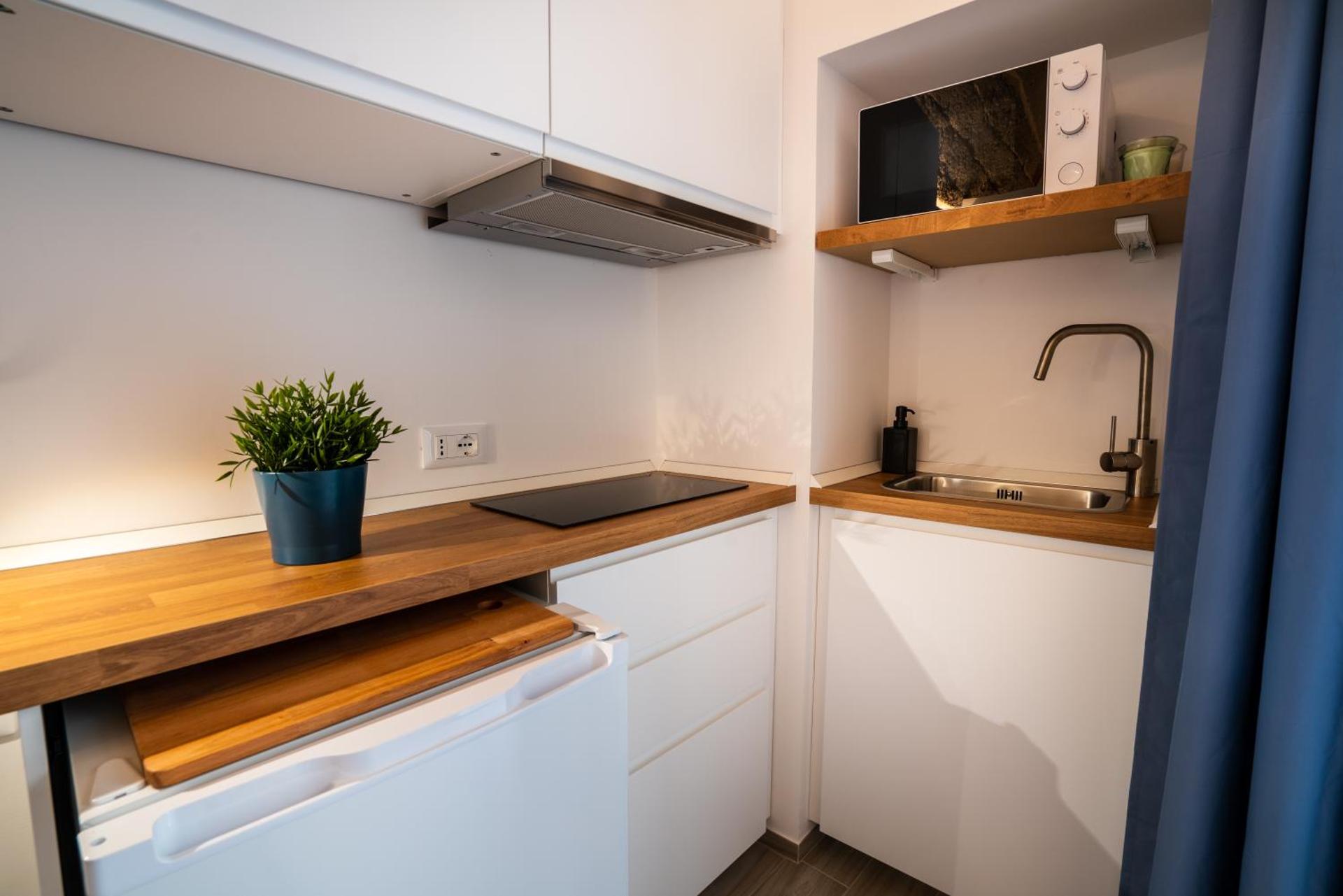 Kitchen or kitchenette
