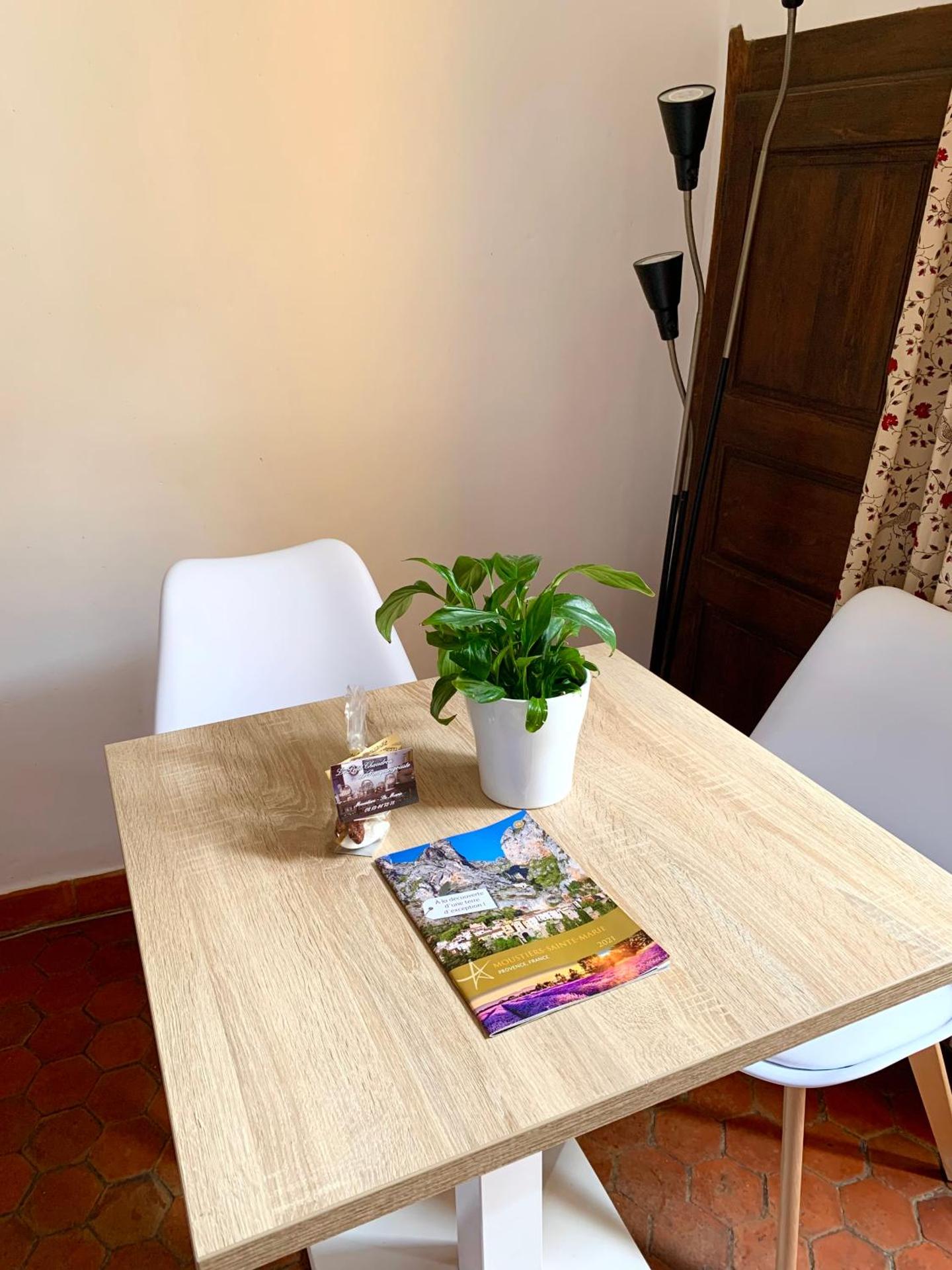 le 1835, studio rouge-Corail