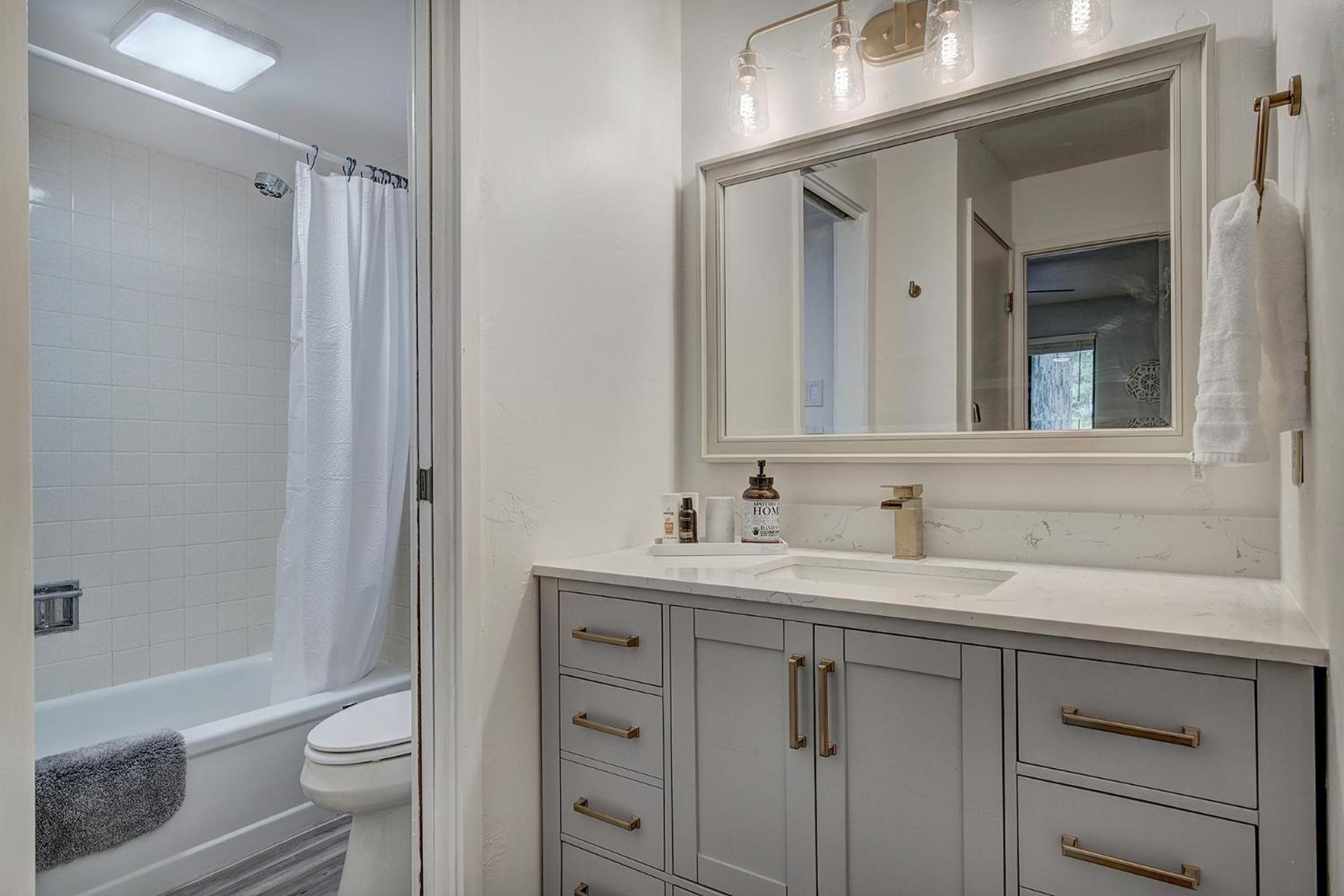 Mountain luxury on Lake Dillon, close to all the best ski resorts in Colorado!