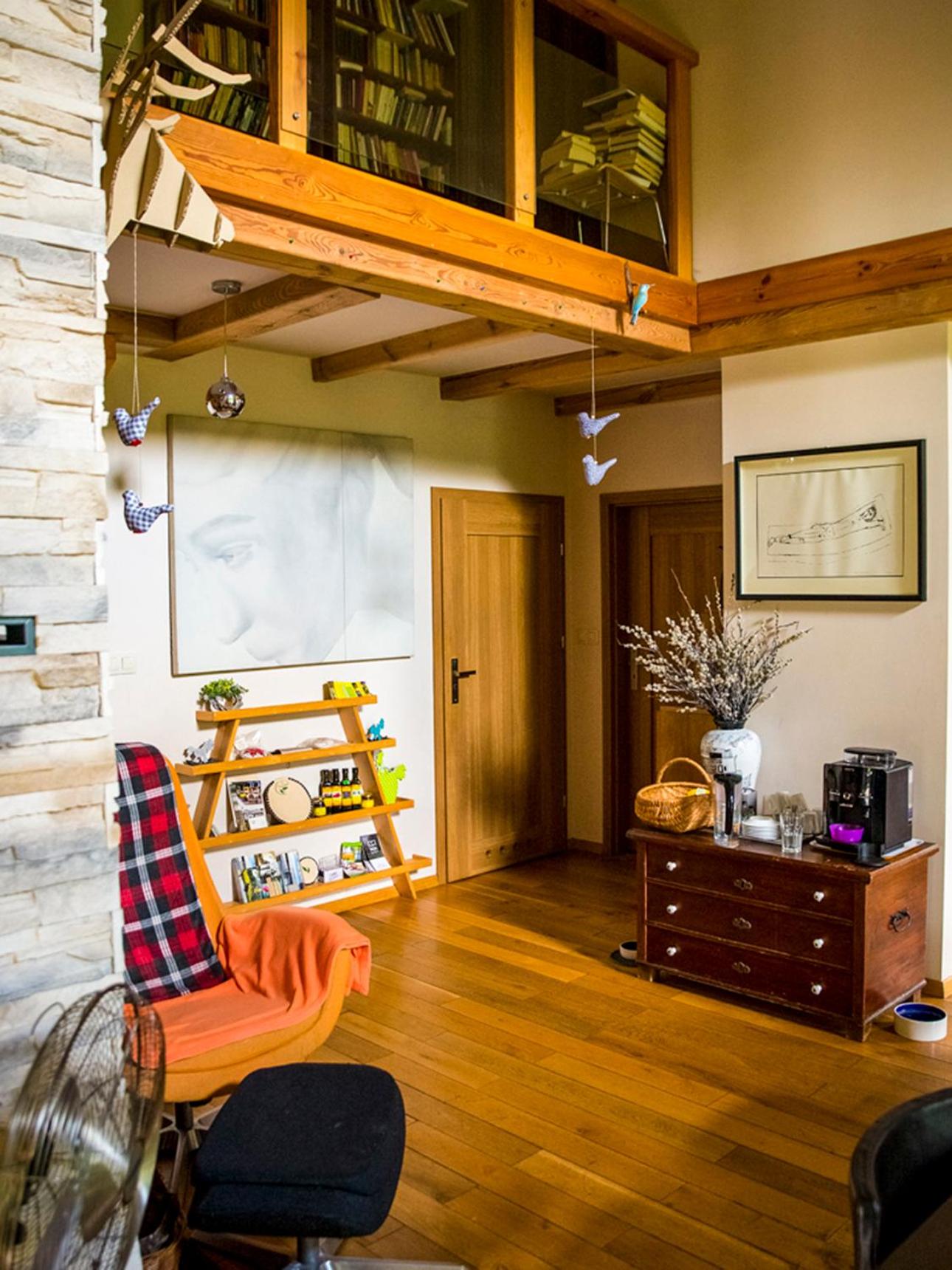 Communal lounge/ TV room