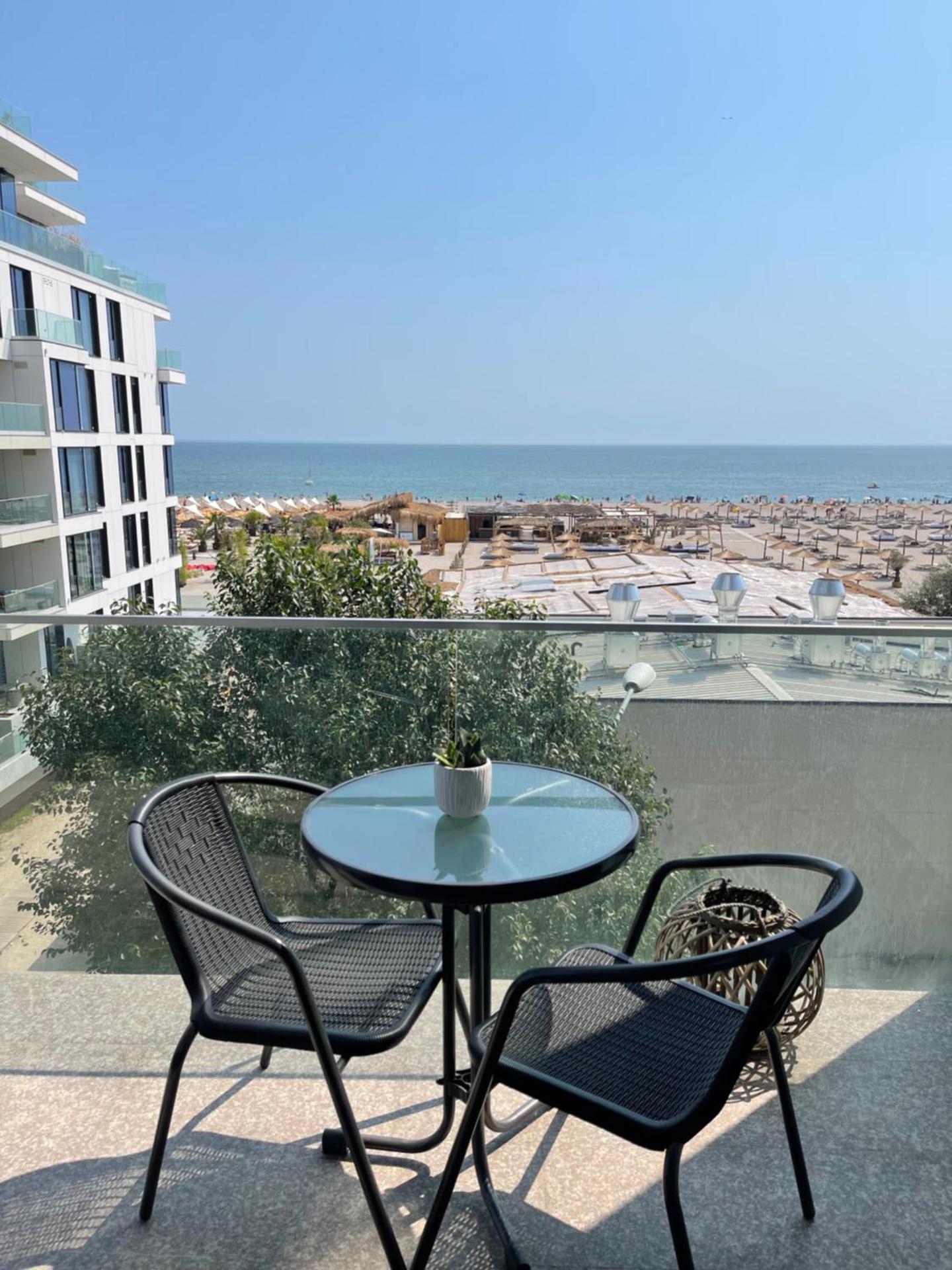 Studio Crazy Beach Summerland