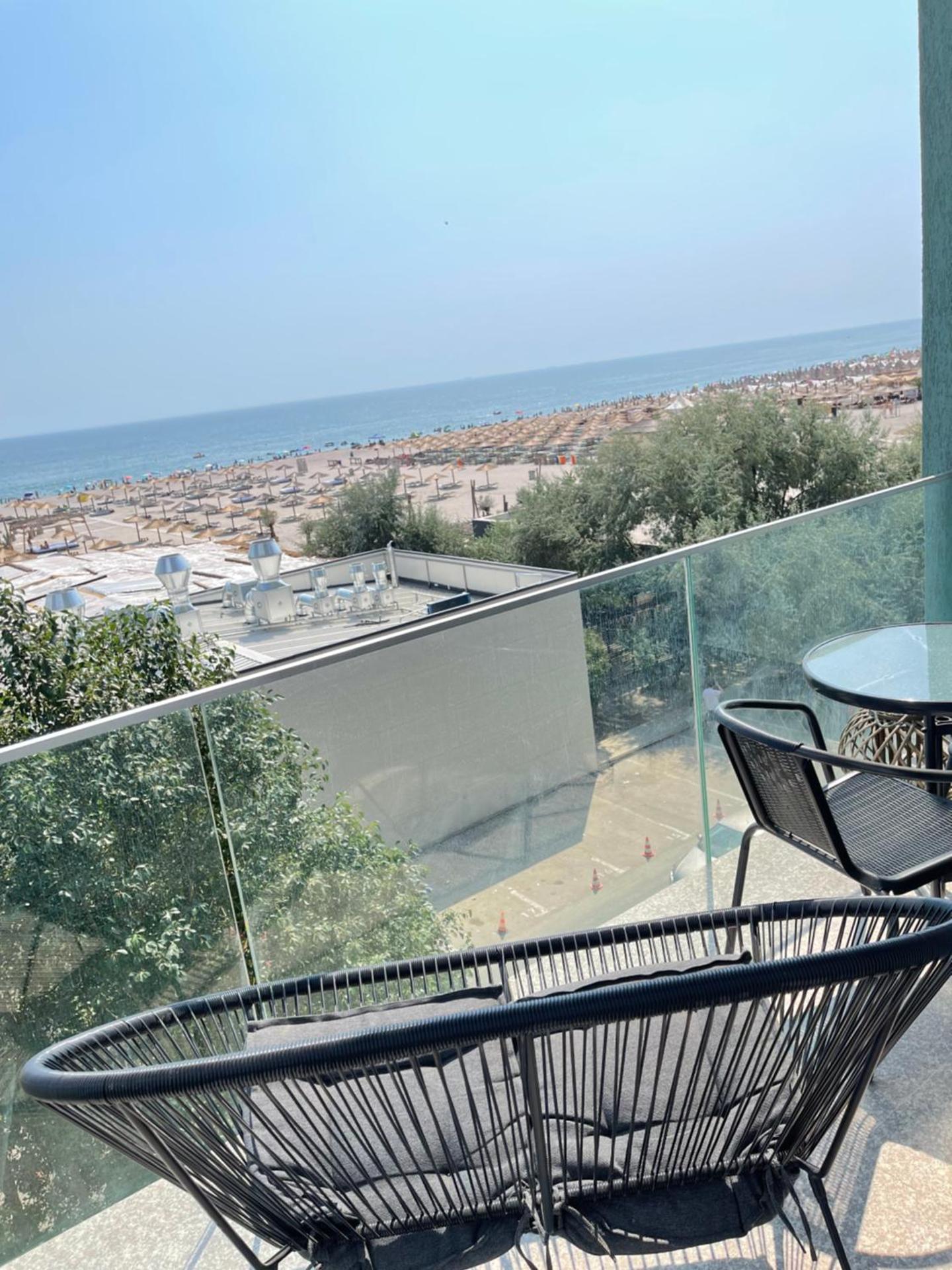 Studio Crazy Beach Summerland