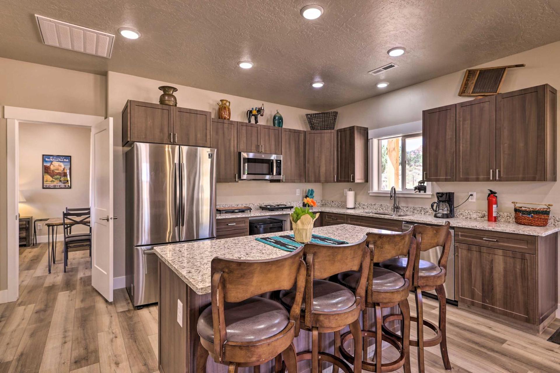 Quiet Kanab Home with Panoramic Views and Porch!