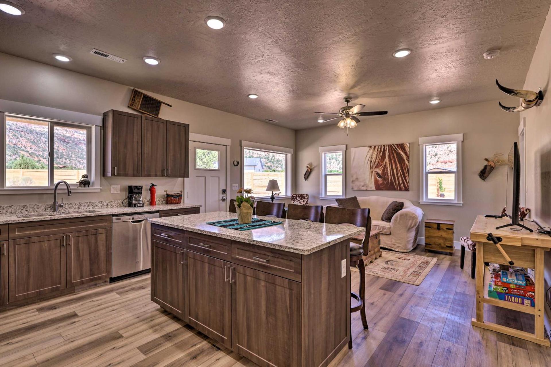 Quiet Kanab Home with Panoramic Views and Porch!