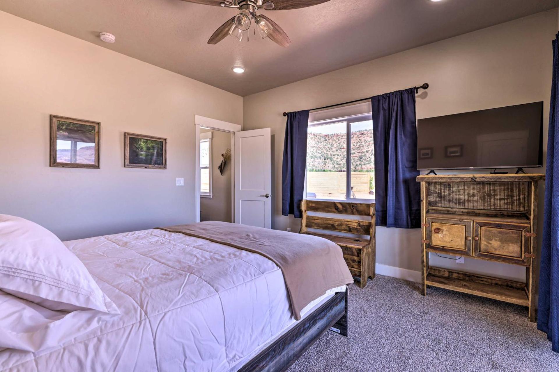 Quiet Kanab Home with Panoramic Views and Porch!