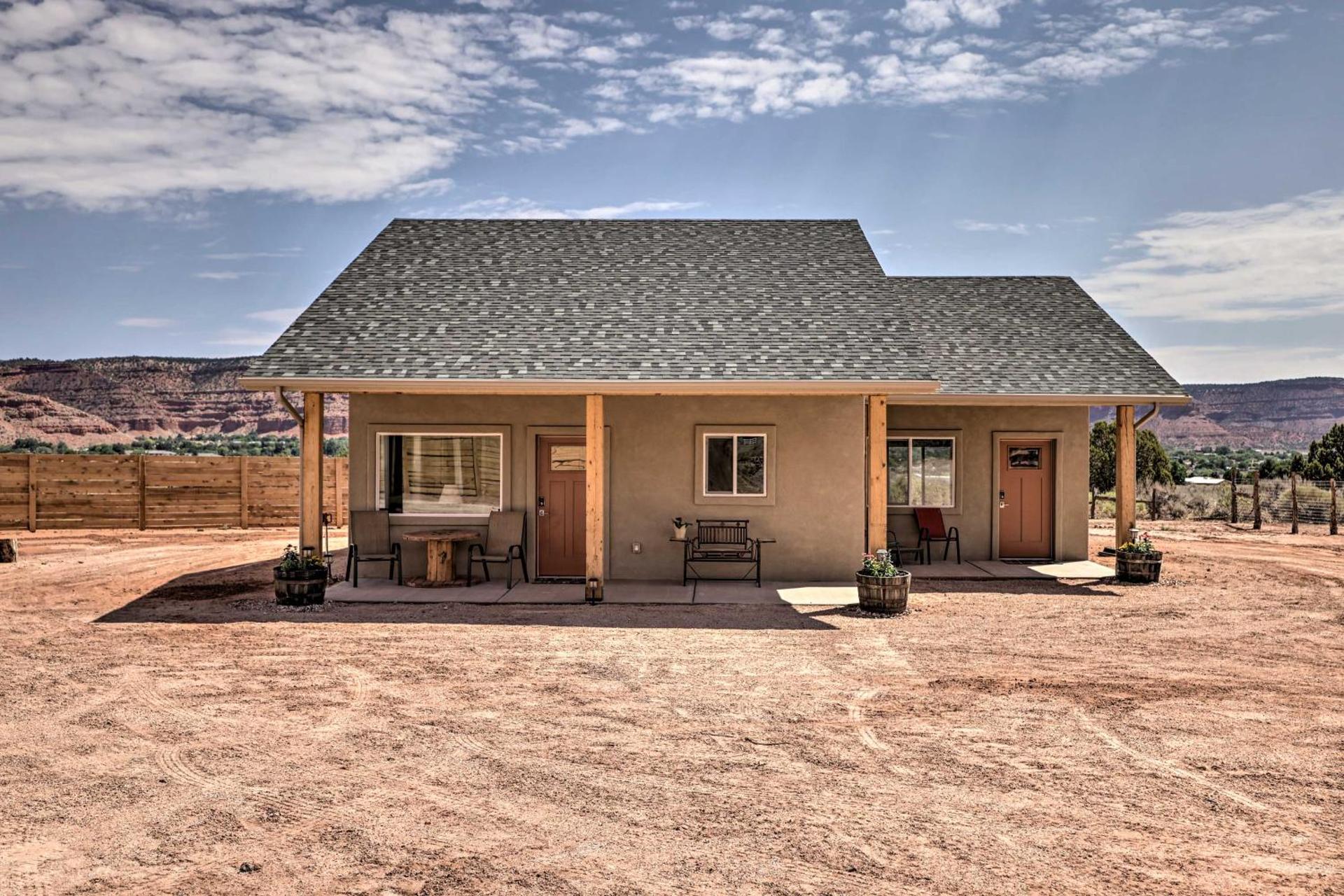 Quiet Kanab Home with Panoramic Views and Porch!