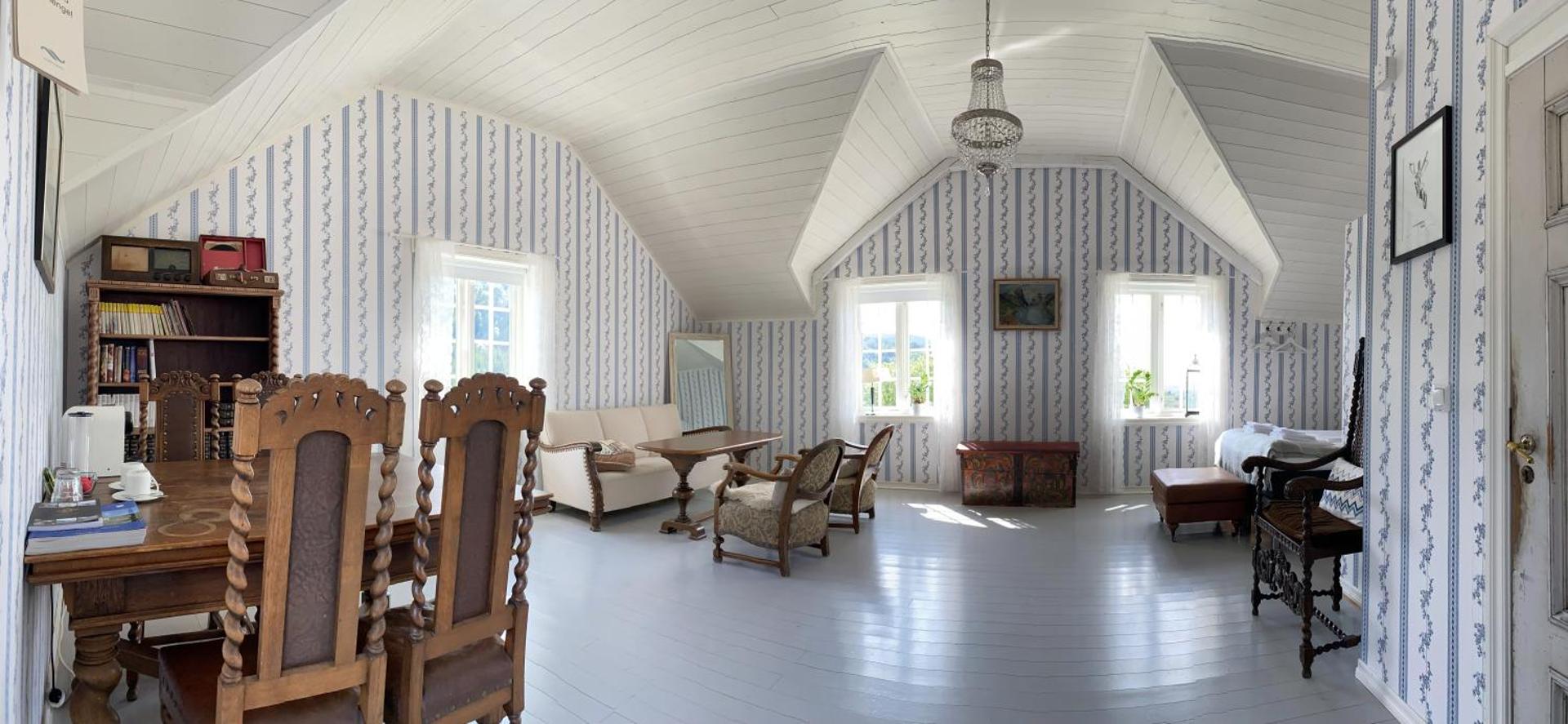 Photo of the whole room