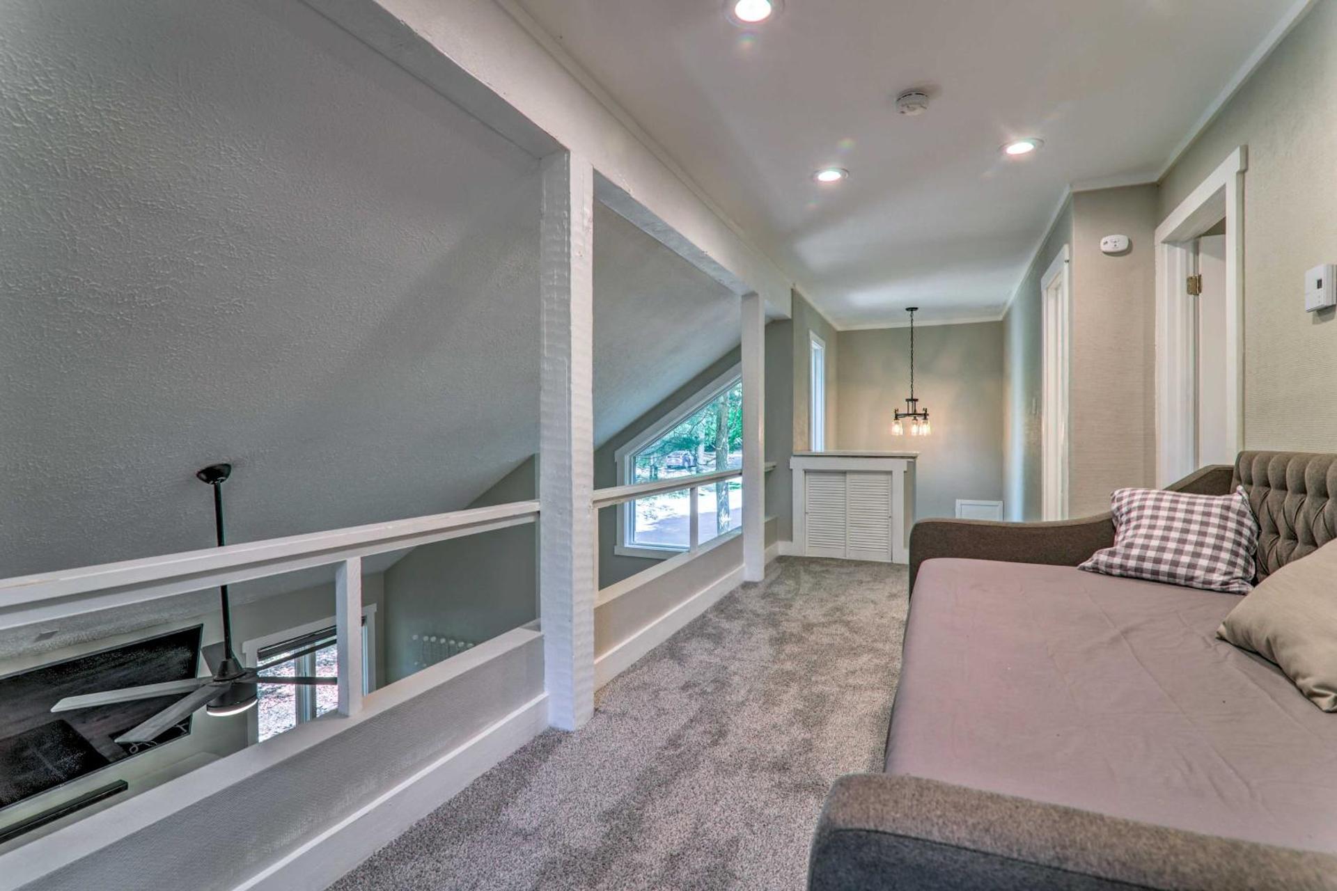 Unwind Fireside and Walk to Slopes! Poconos Getaway