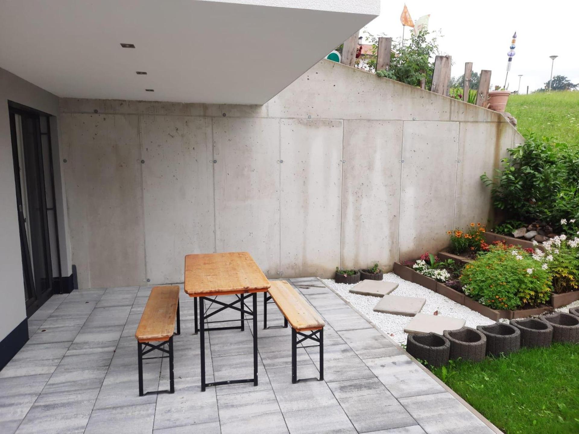 Two-Bedroom Apartment with Shower 