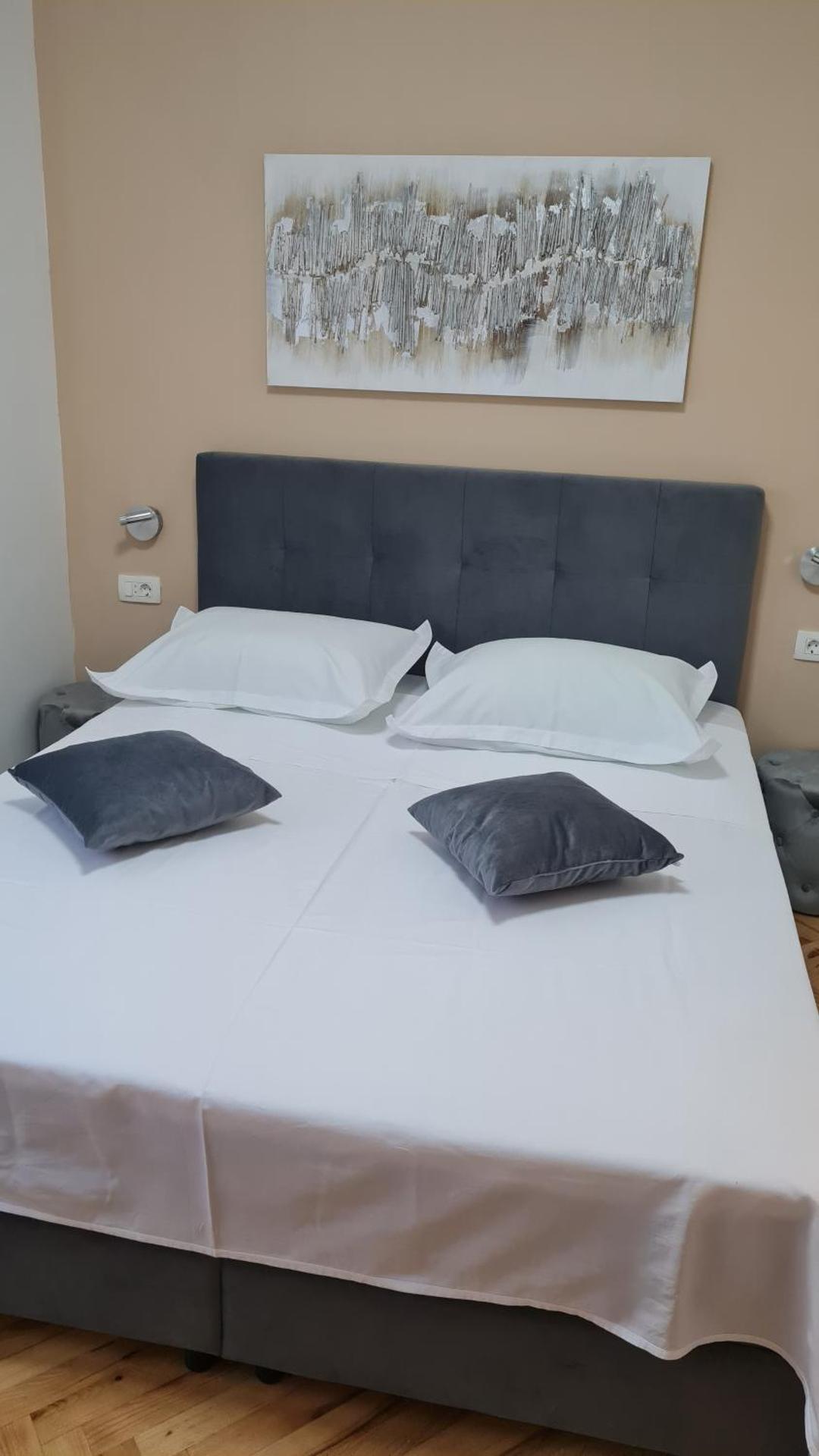 Apartments & rooms Prižmić