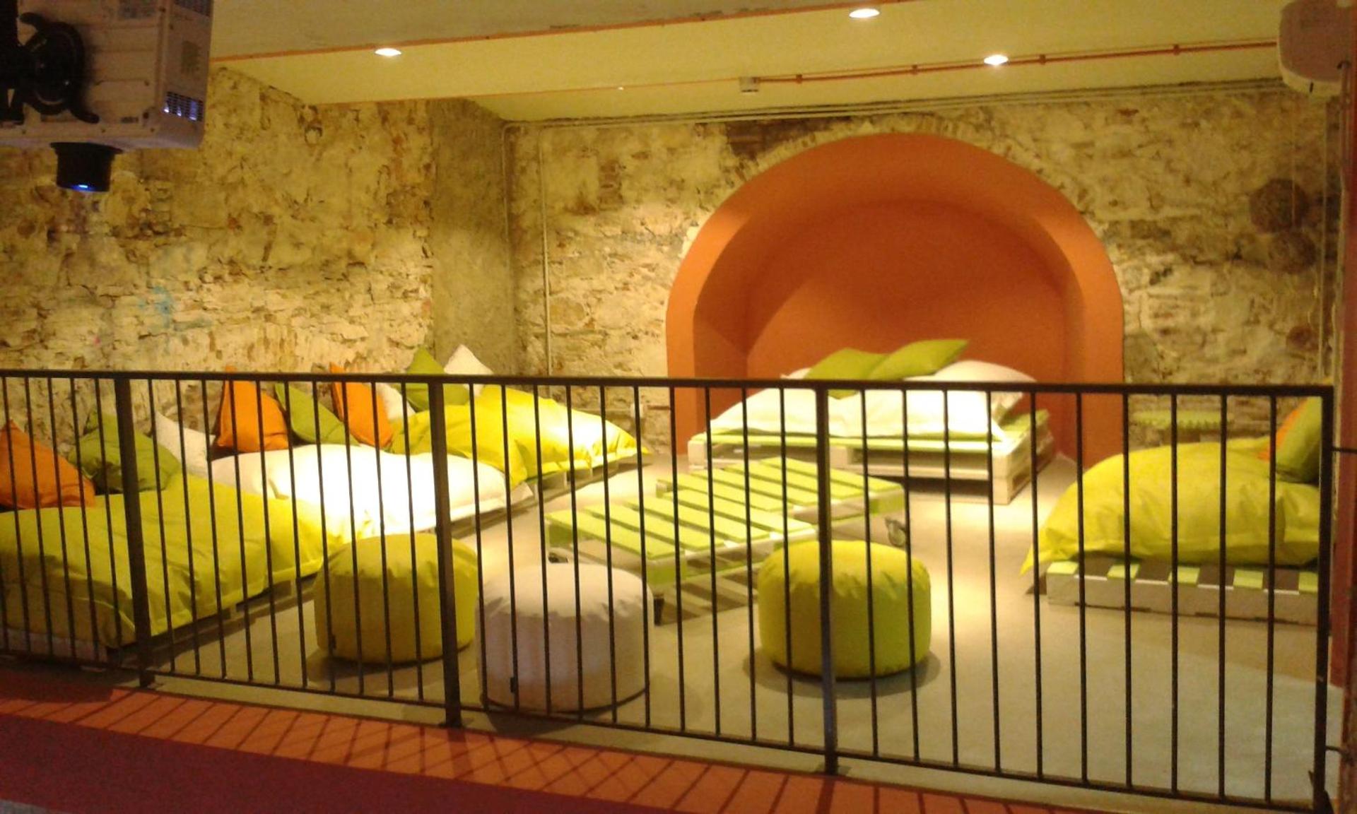 Communal lounge/ TV room