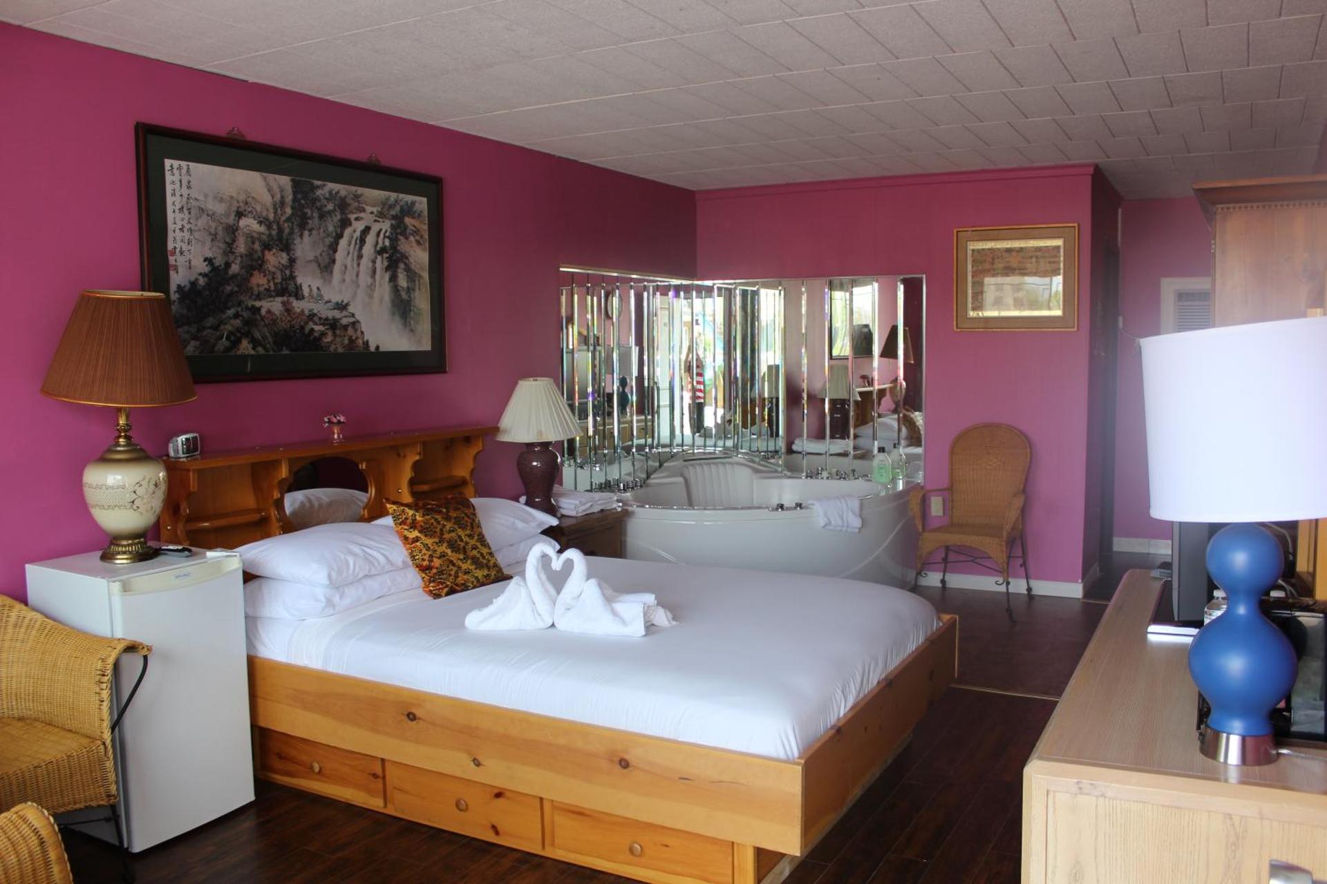 Honeymoon Suite with Spa Bath and Fireplace