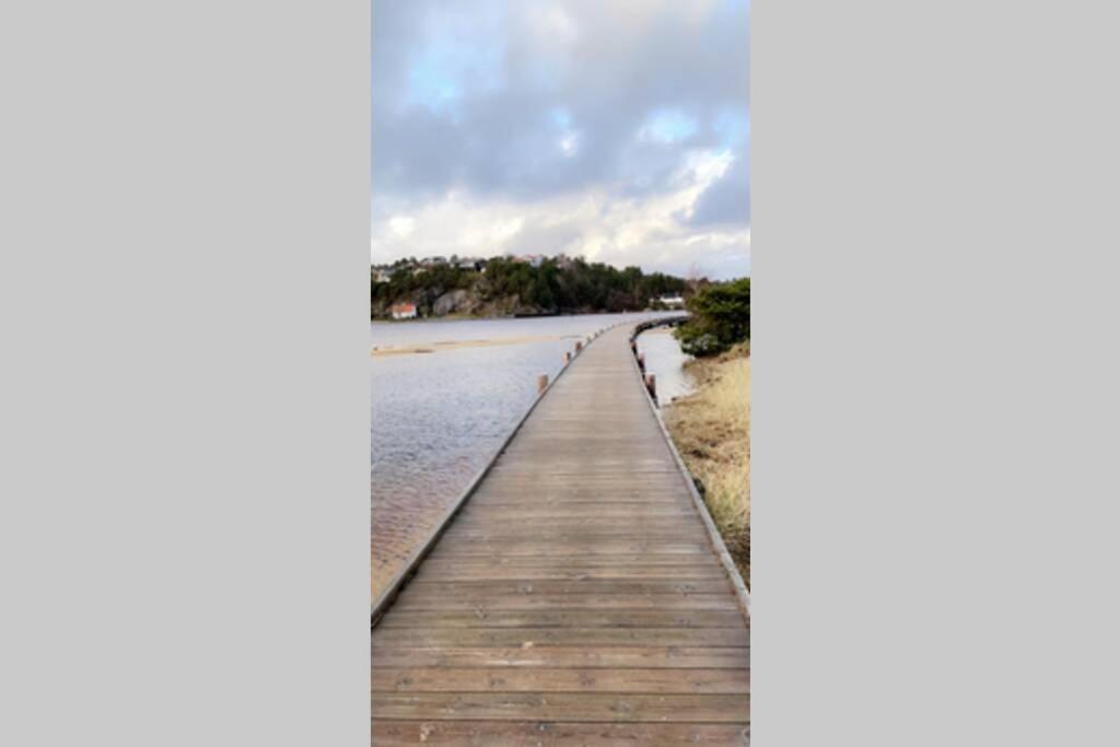 Nybygd feriebolig rett ved strand til leie!