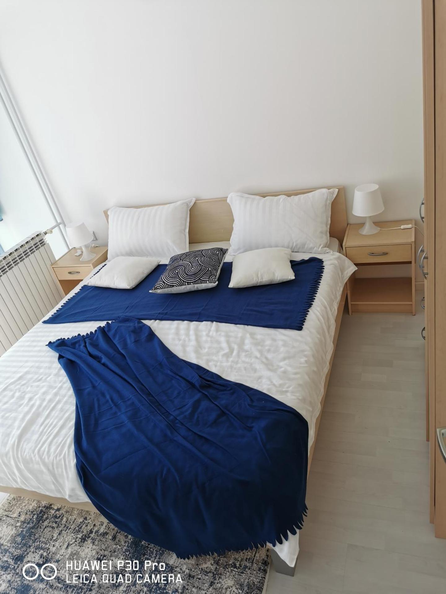 City Lake Pearl #lake Jarun#green area#free parking#cafes, tram to city, markets#balcony&sunny&easy self check in 24-7