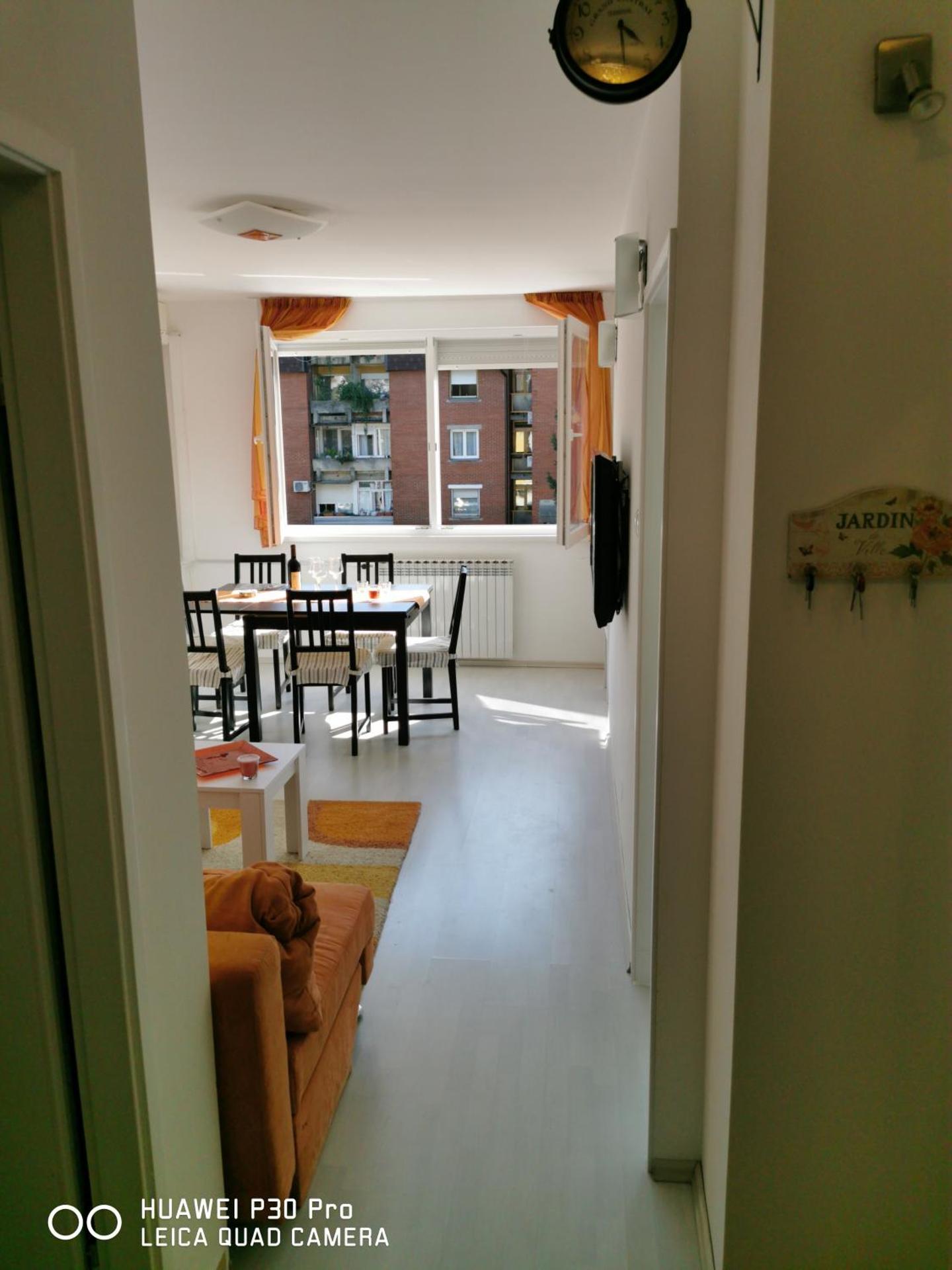 City Lake Pearl #lake Jarun#green area#free parking#cafes, tram to city, markets#balcony&sunny&easy self check in 24-7