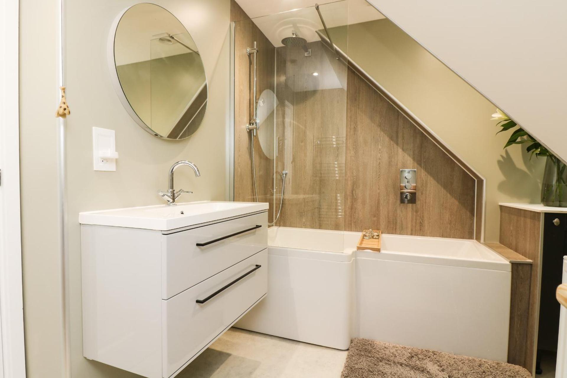 Robin's Nest at The Shire Inn