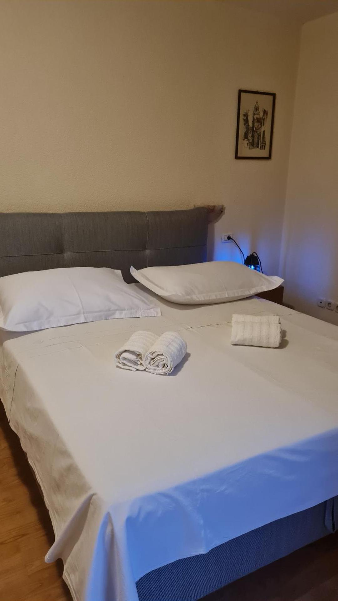 Apartments & rooms Prižmić