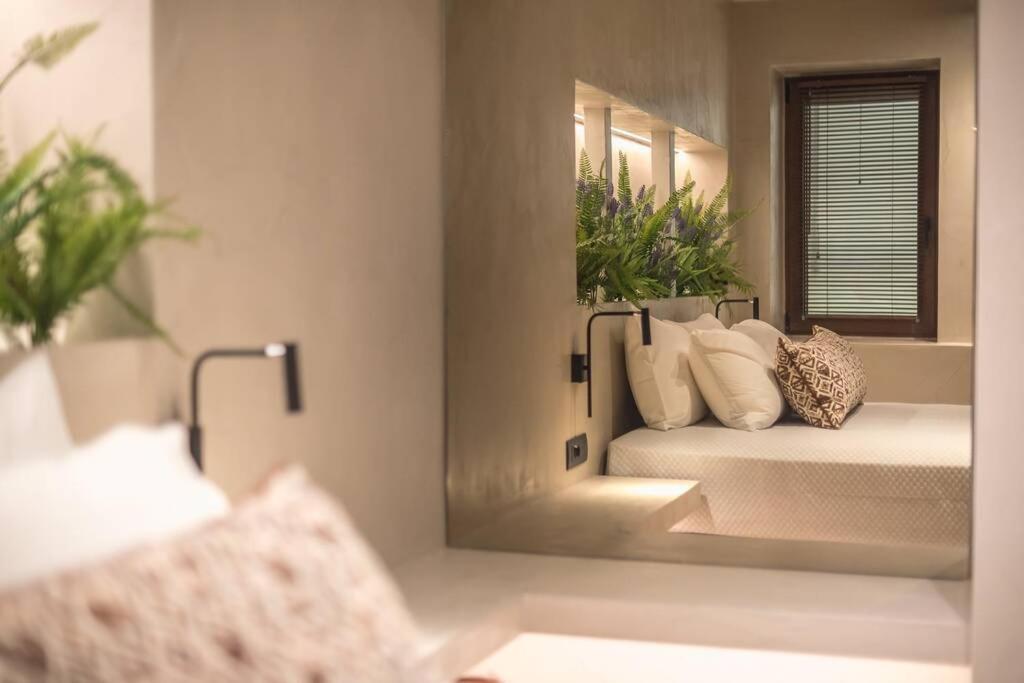 Apollonos 28 Luxury Suites