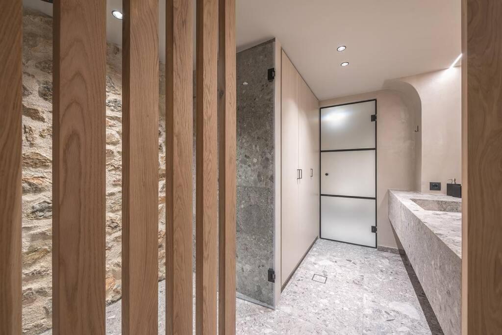 Apollonos 28 Luxury Suites