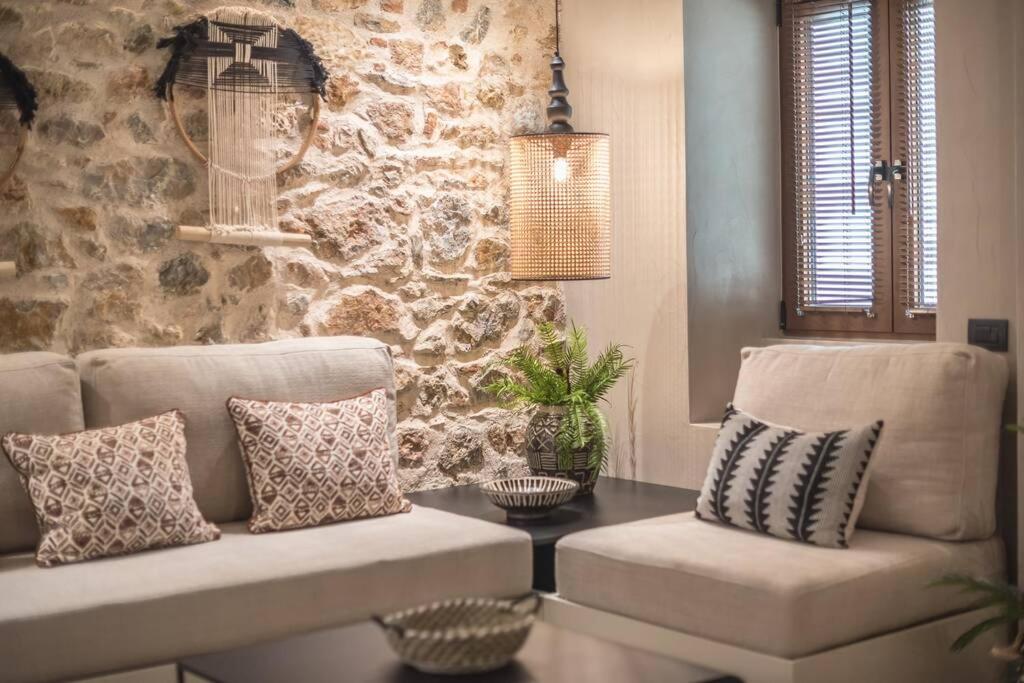 Apollonos 28 Luxury Suites